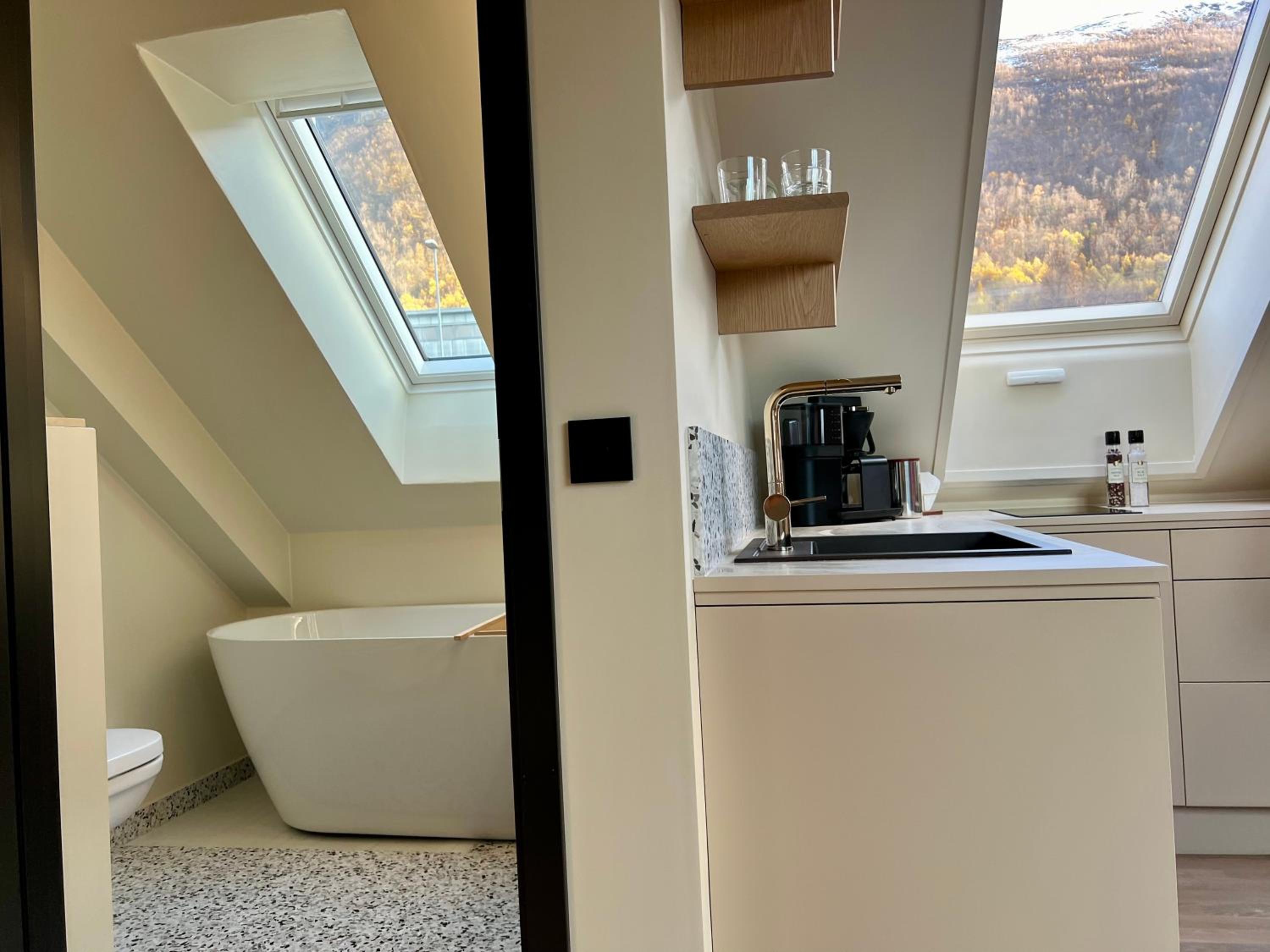Aurora Loft - Tromsø - Panoramic Views & Free parking view 5