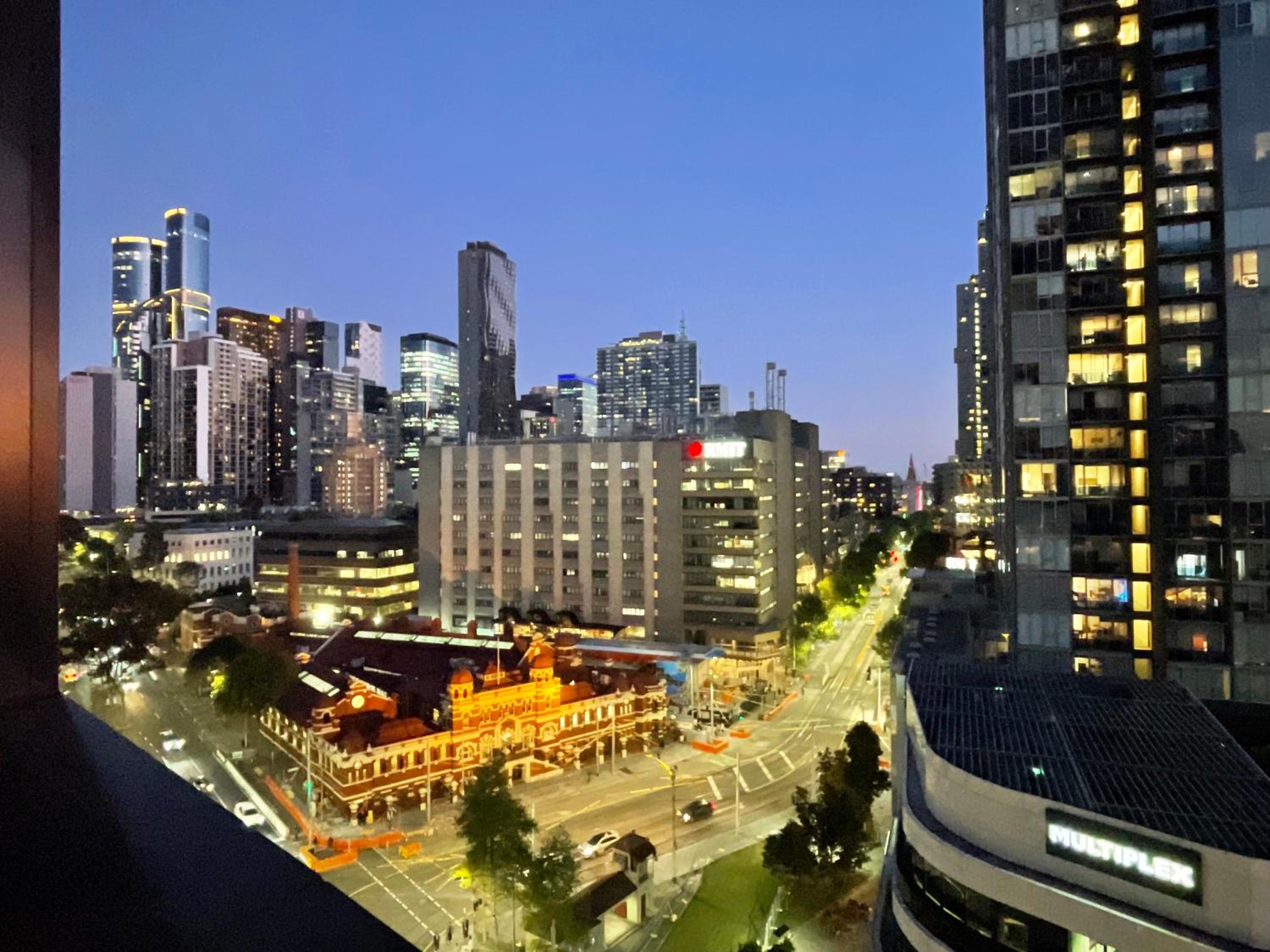 Mega Style Apartments Swanston Central