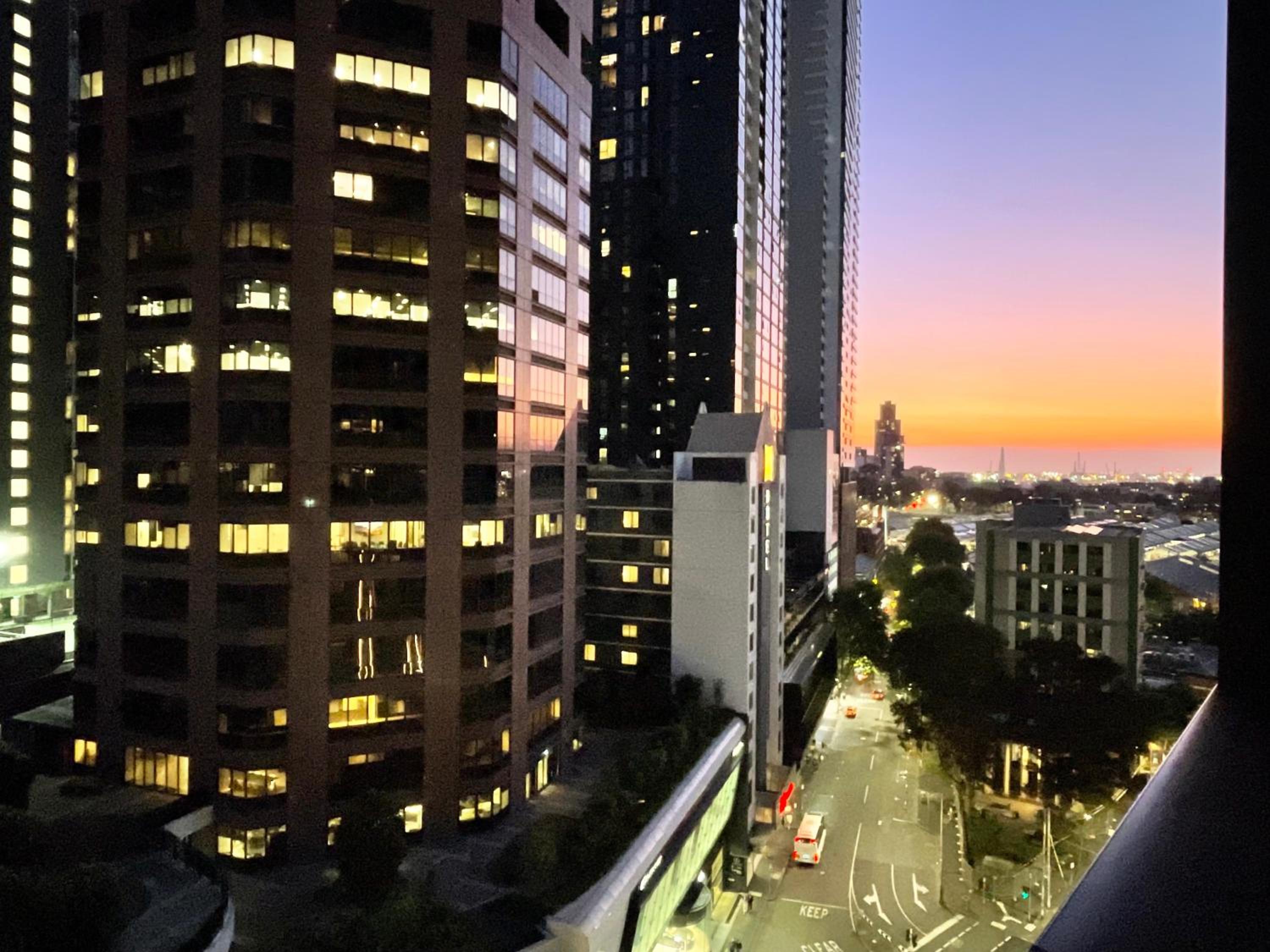 Mega Style Apartments Swanston Central