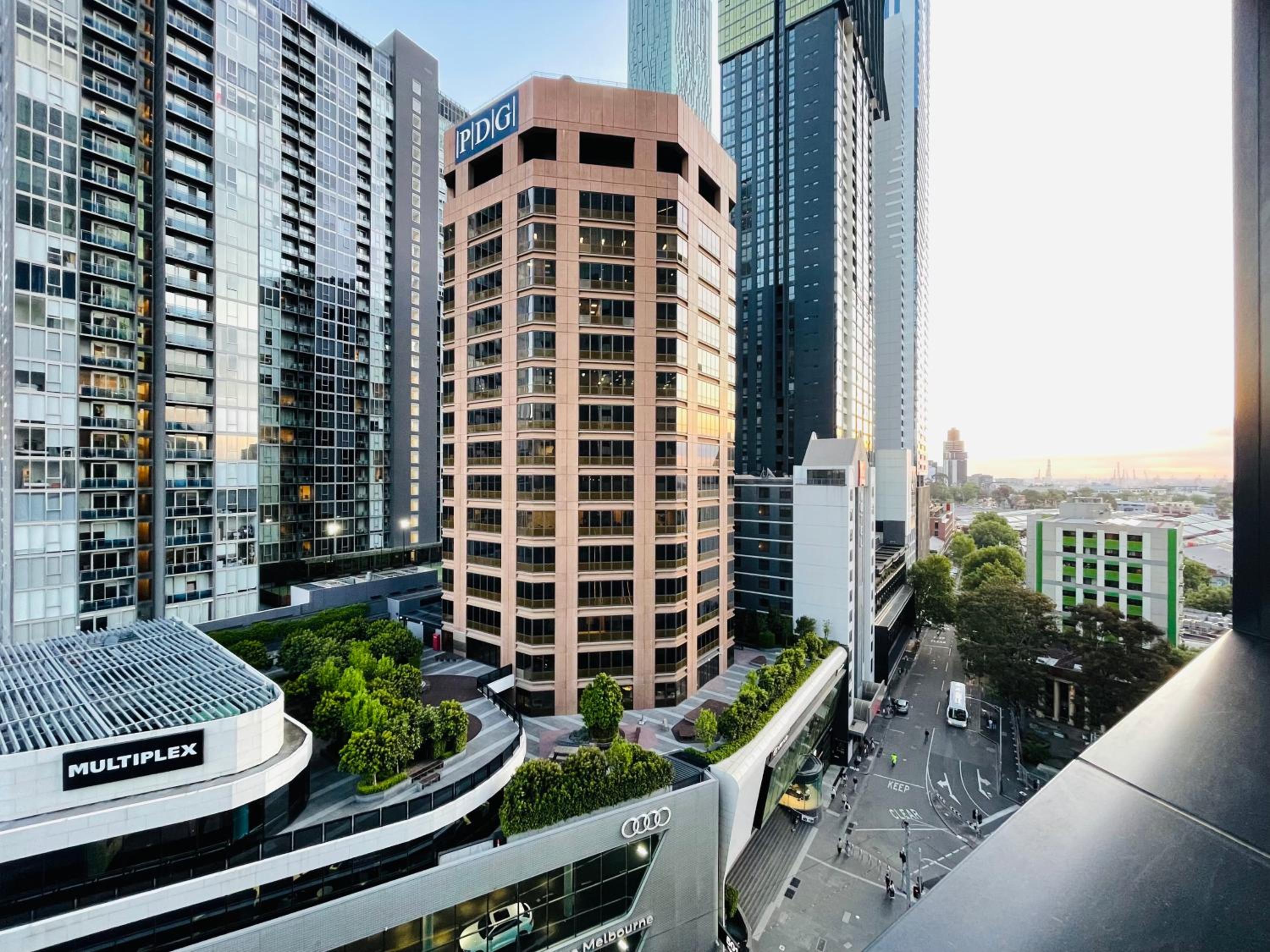 Mega Style Apartments Swanston Central