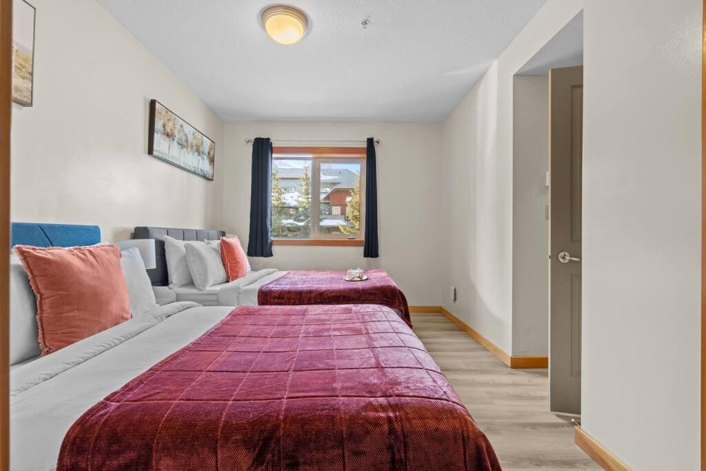 Canmore Vacations - Quiet 2BR 2BathTownhouseKing Bed 6to9 Guests - Property Image 25