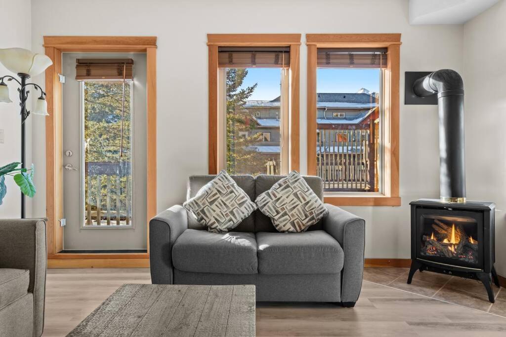 Canmore Vacations - Quiet 2BR 2BathTownhouseKing Bed 6to9 Guests - Property Image 19