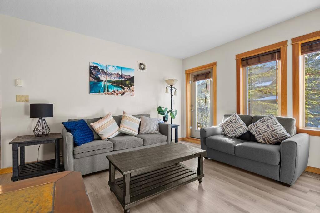 Canmore Vacations - Quiet 2BR 2BathTownhouseKing Bed 6to9 Guests - Property Image 6