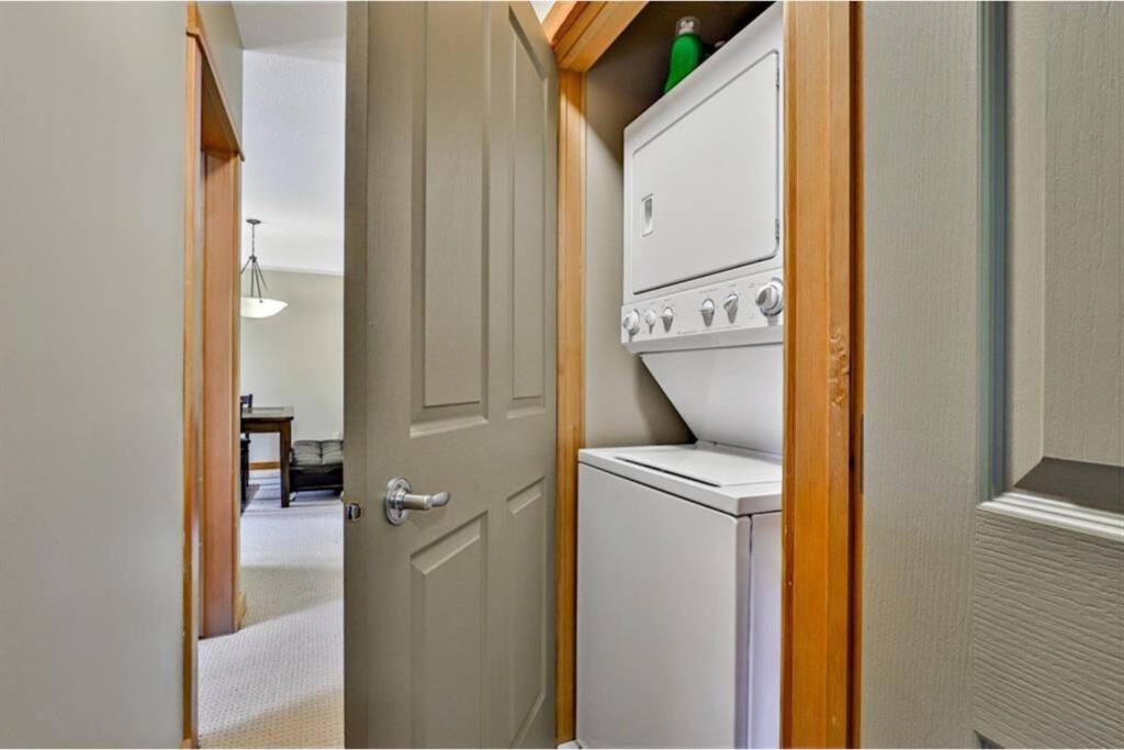 Canmore Vacations - Quiet 2BR 2BathTownhouseKing Bed 6to9 Guests - Property Image 7
