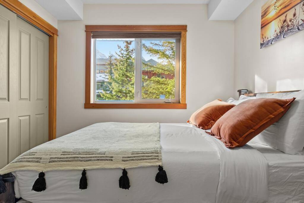 Canmore Vacations - Quiet 2BR 2BathTownhouseKing Bed 6to9 Guests - Property Image 8