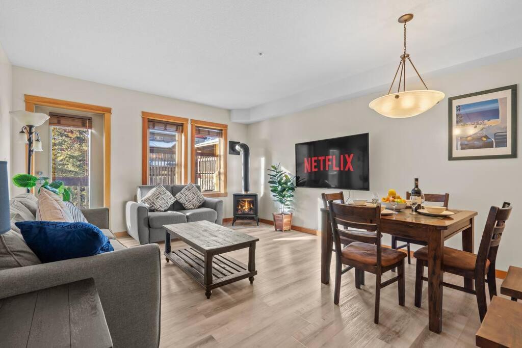 Canmore Vacations - Quiet 2BR 2BathTownhouseKing Bed 6to9 Guests - Property Image 10