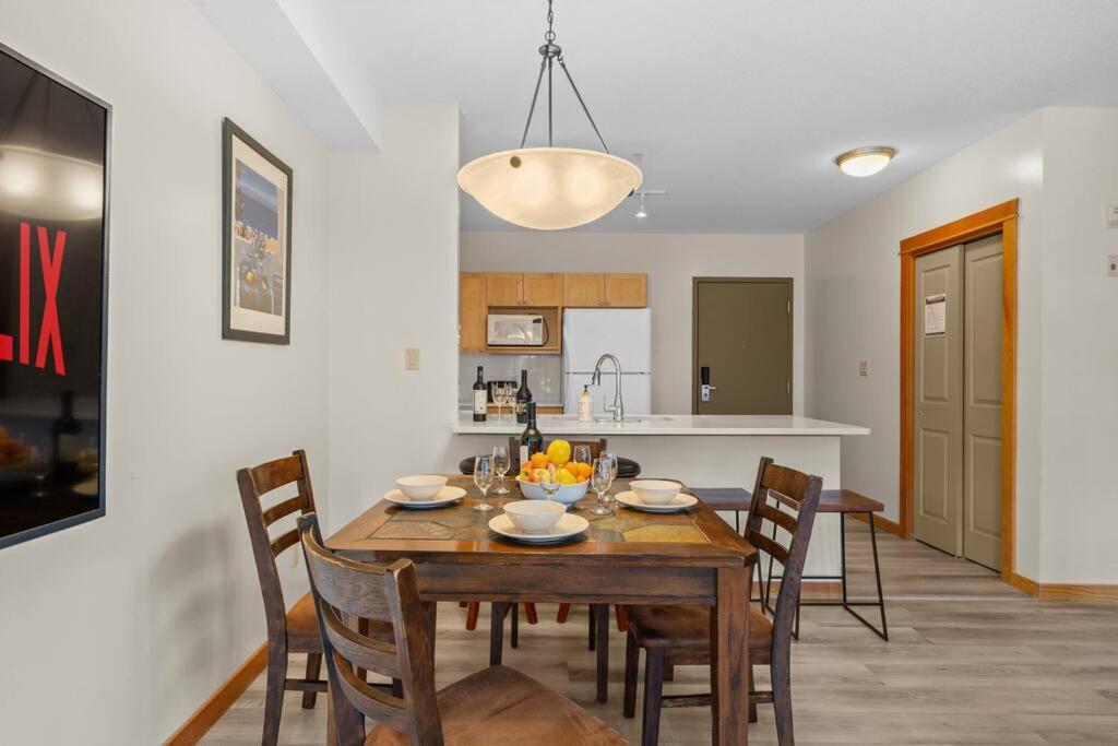 Canmore Vacations - Quiet 2BR 2BathTownhouseKing Bed 6to9 Guests - Property Image 15