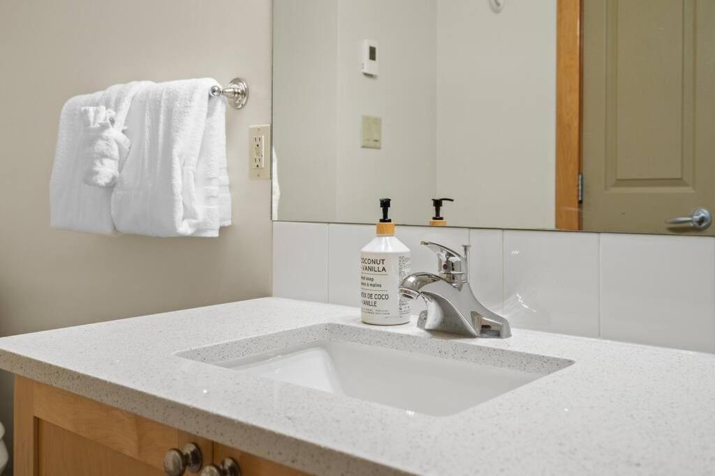 Canmore Vacations - Quiet 2BR 2BathTownhouseKing Bed 6to9 Guests - Property Image 17