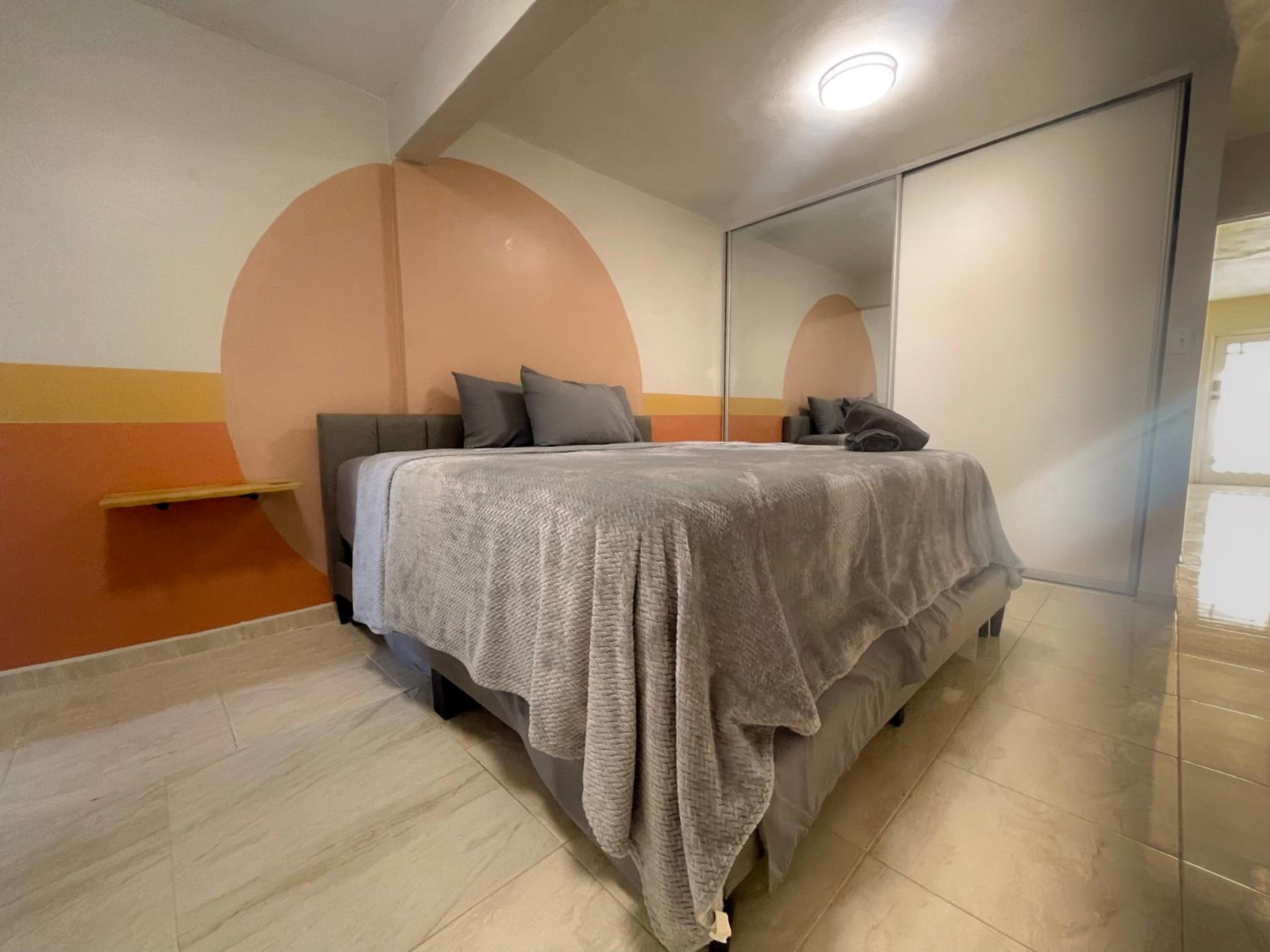 Cozy 4 Guest Apt with Air Conditioning, Free Parking & Wi-Fi view 4
