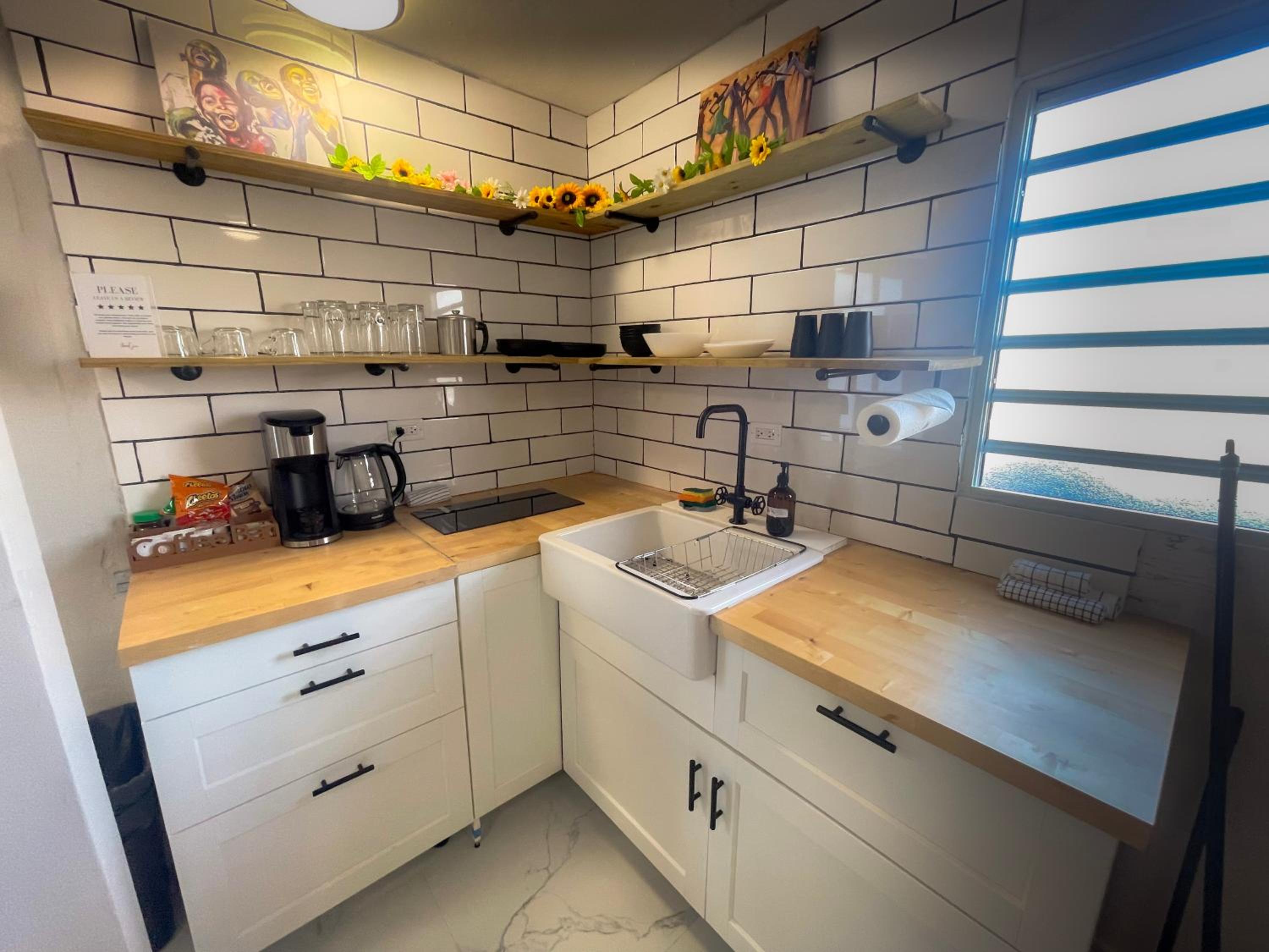 Cozy 4 Guest Apt with Air Conditioning, Free Parking & Wi-Fi view 2