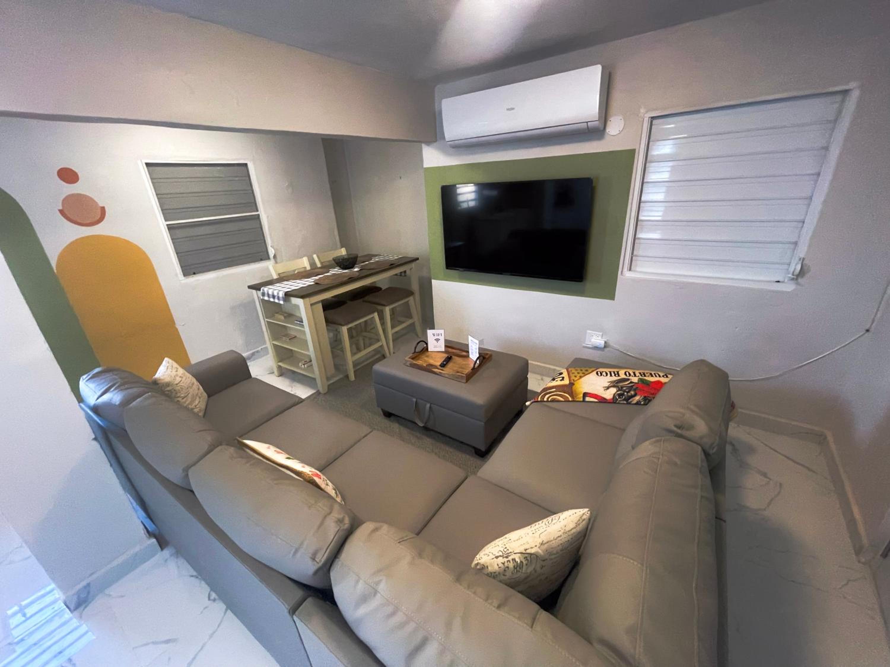 Cozy 4 Guest Apt with Air Conditioning, Free Parking & Wi-Fi view 5