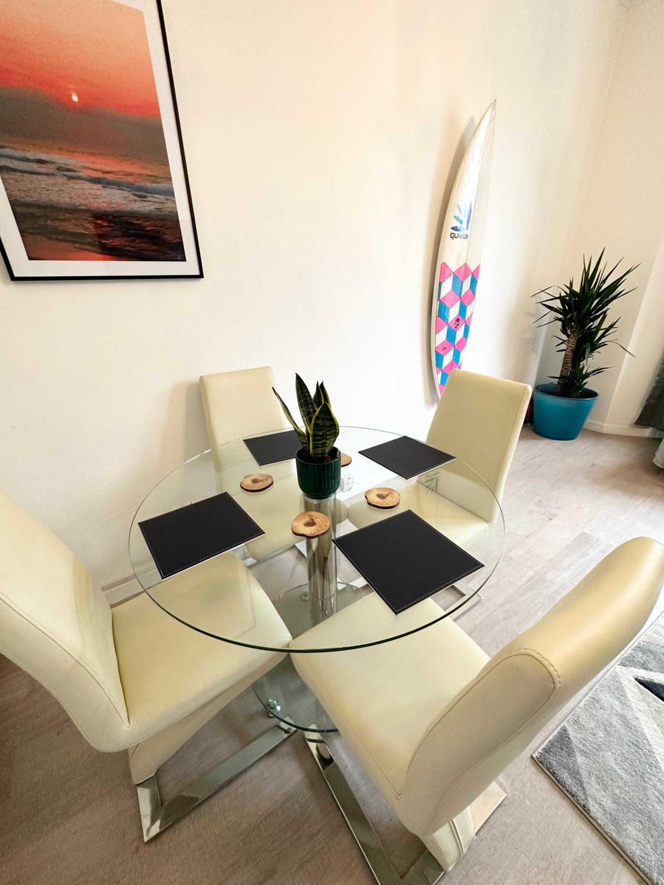 The City Surf Apartment - By Coastline Retreats - FREE PARKING INCLUDED - Sleeps 5 - City Centre view 4
