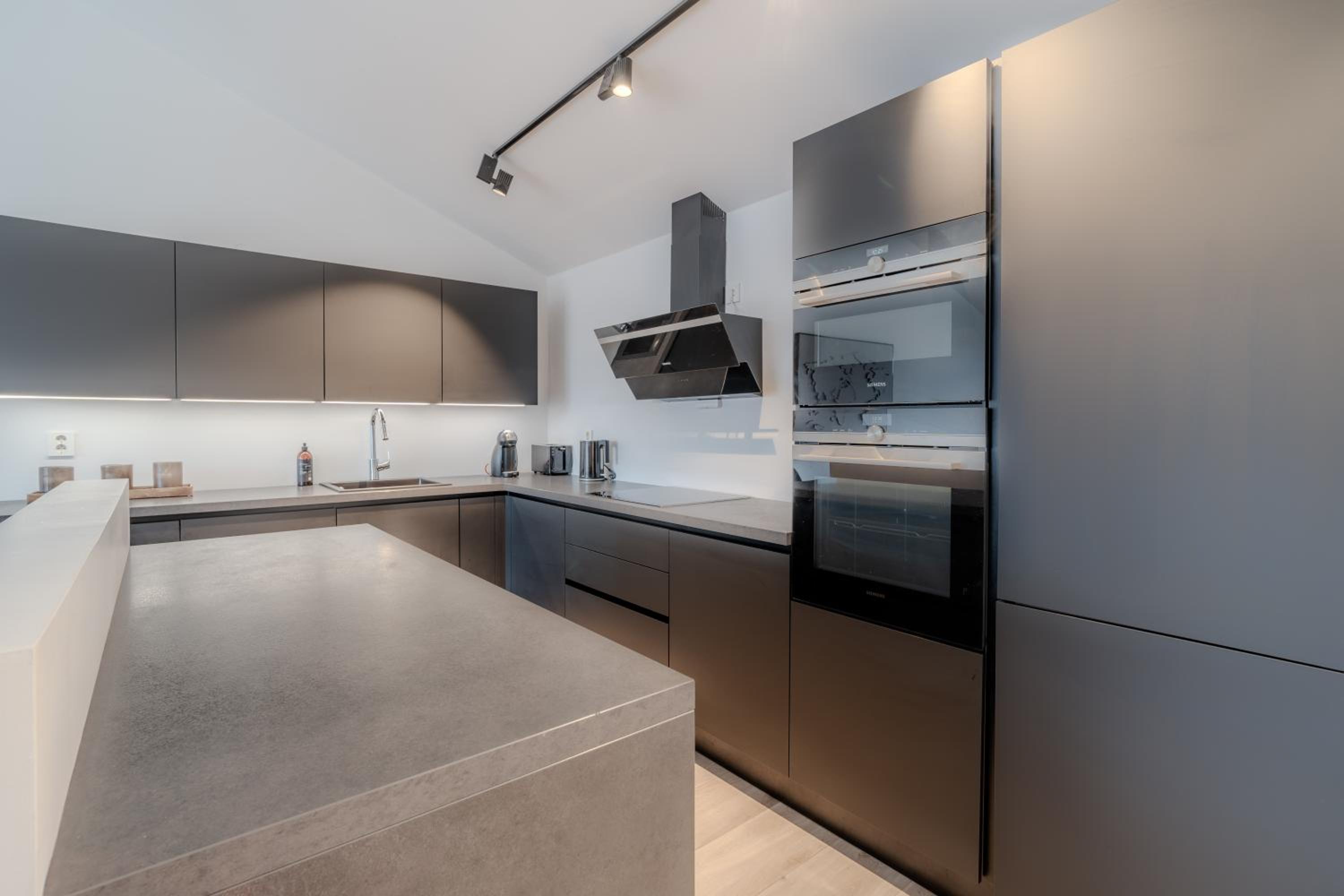 Staying Apt 3 - New and modern