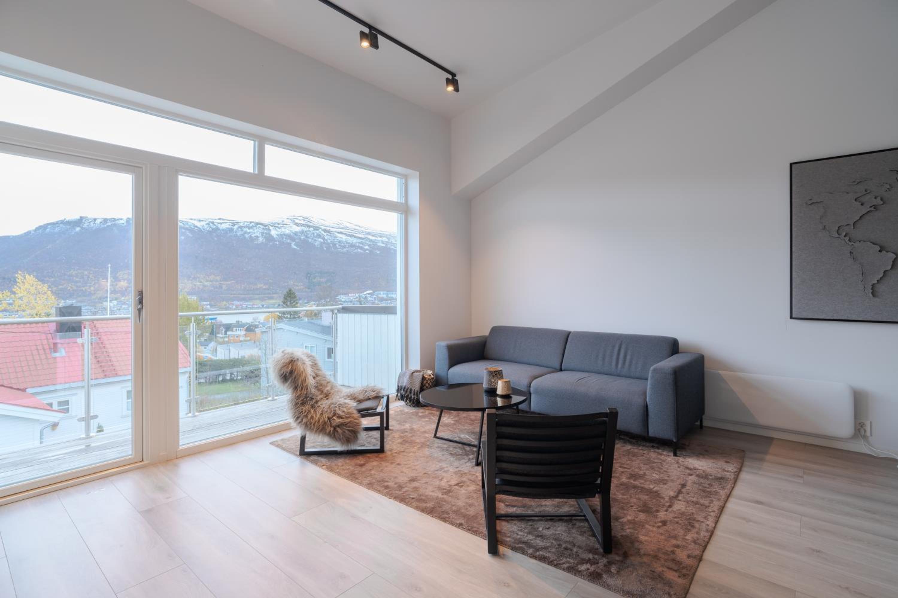 Staying Apt 3 - New and modern