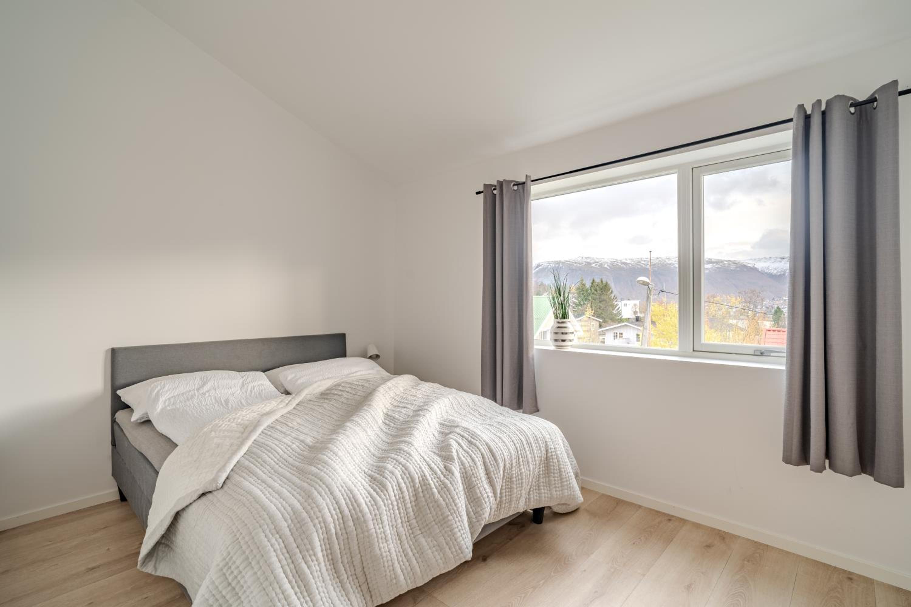 Staying Apt 3 - New and modern
