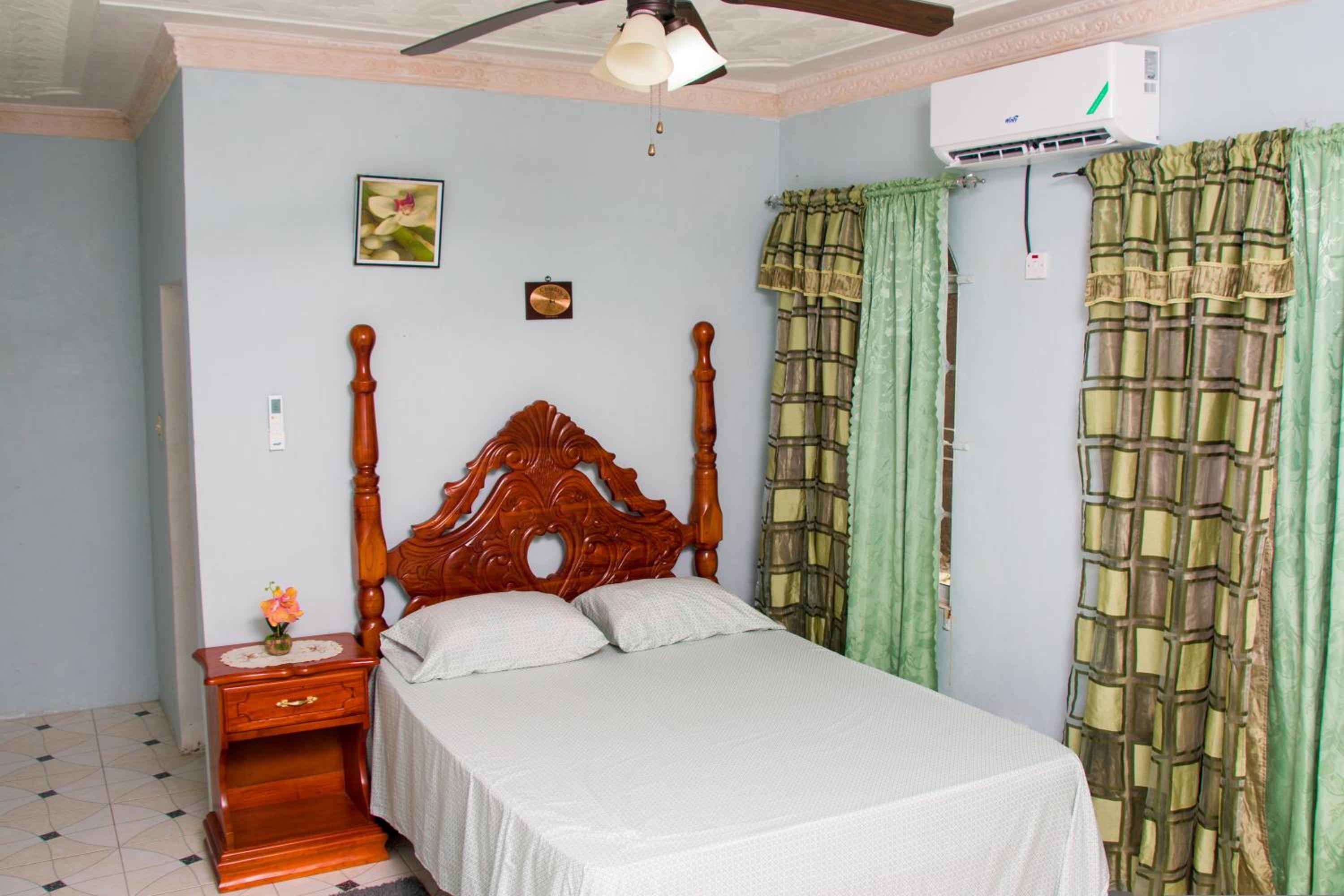 Tropical Getaway with Stunning Gazebo & Sea View view 2