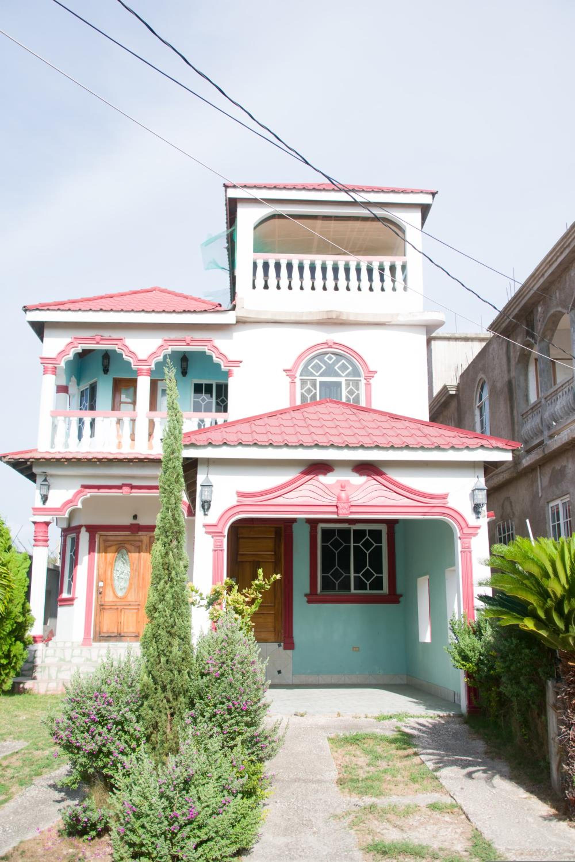 Tropical Getaway with Stunning Gazebo & Sea View view 5