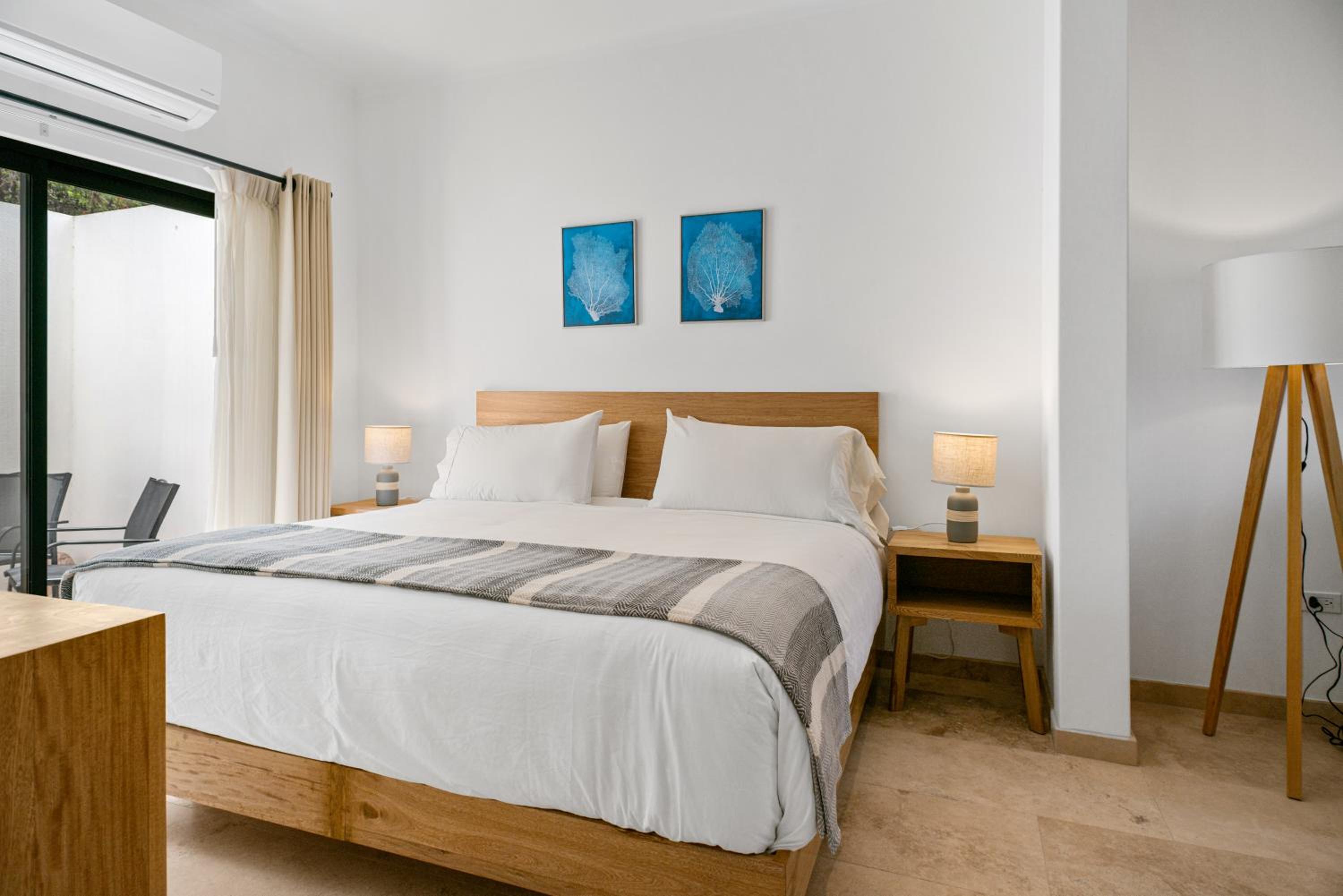 Pineda Suite #102 two blocks from the Malecon view 2