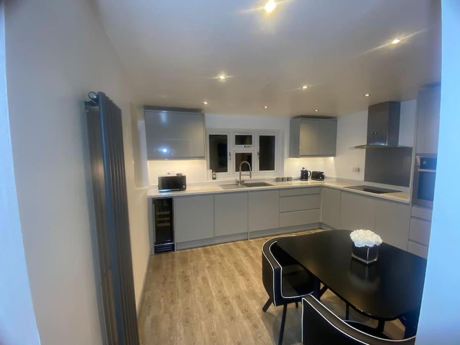 Stunning 3 Bed Hidden Gem Near Stansted view 5