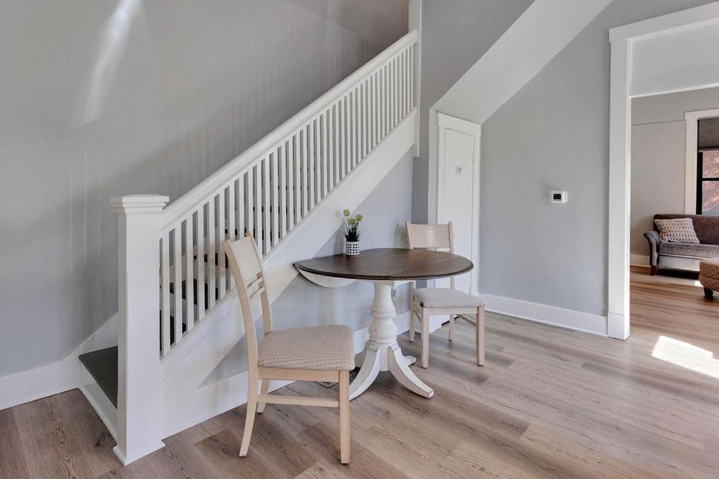 Miller House- Modern Remodel 2BR Historic Townhome, photo 5