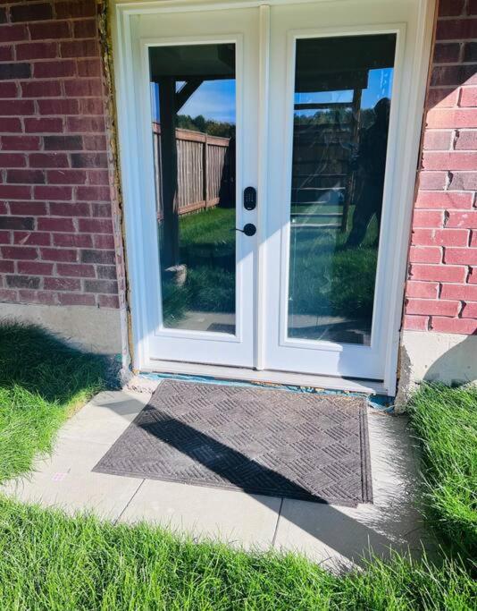 Exquisite 2-Bdrm Basement Suite with FREE Parking