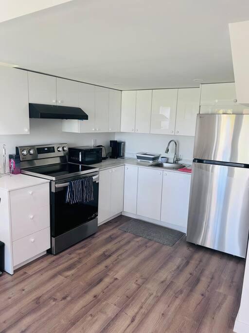Exquisite 2-Bdrm Basement Suite with FREE Parking