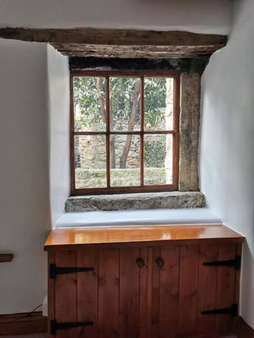Historic peaceful cottage in town centre! view 3
