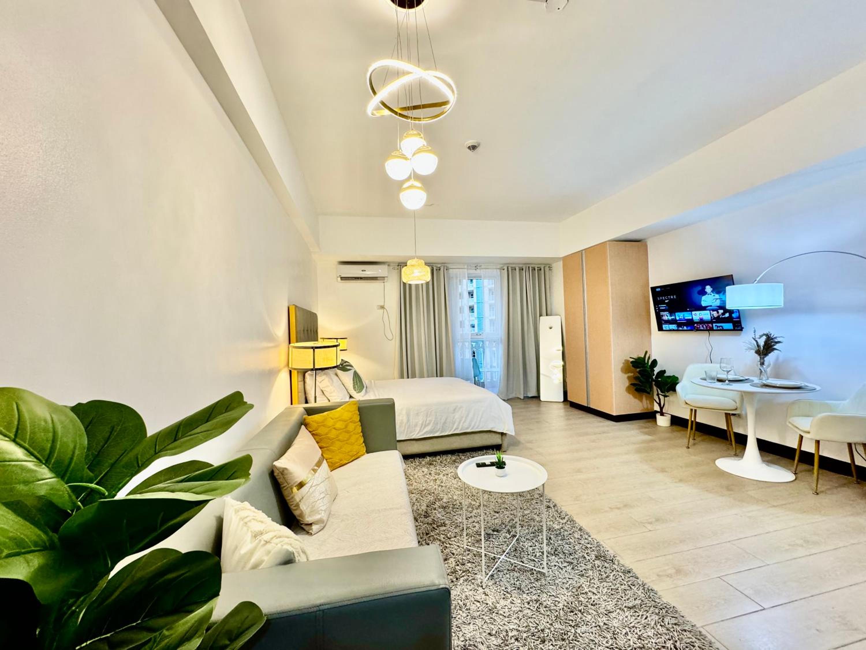 Cozy home Near NAIA & BGC view 2