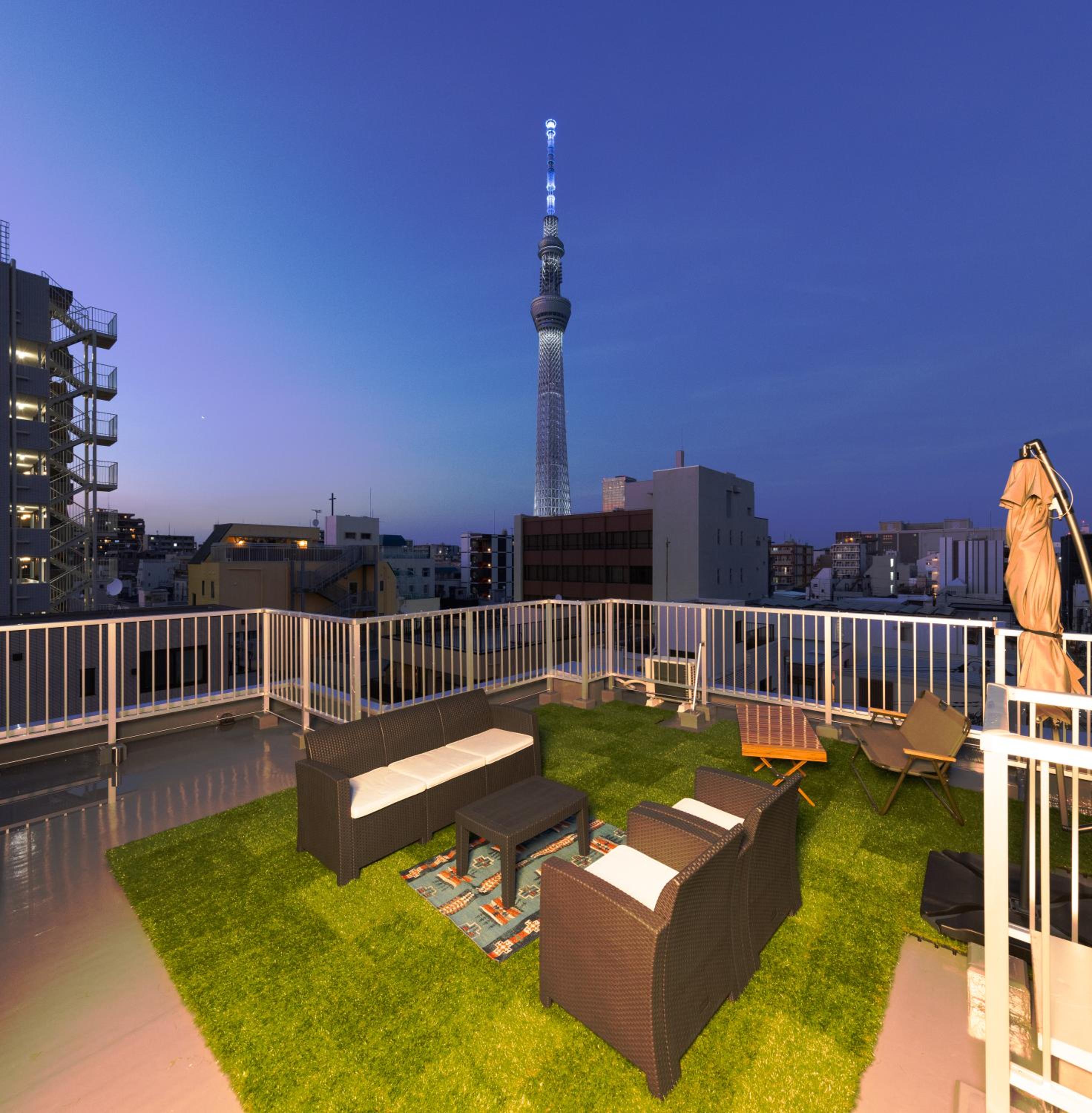 Walk to Asakusa, Sky tree MAX16P