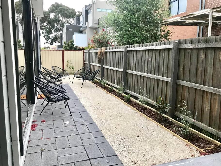 D112 Braybrook Central Stay-Great Getaway