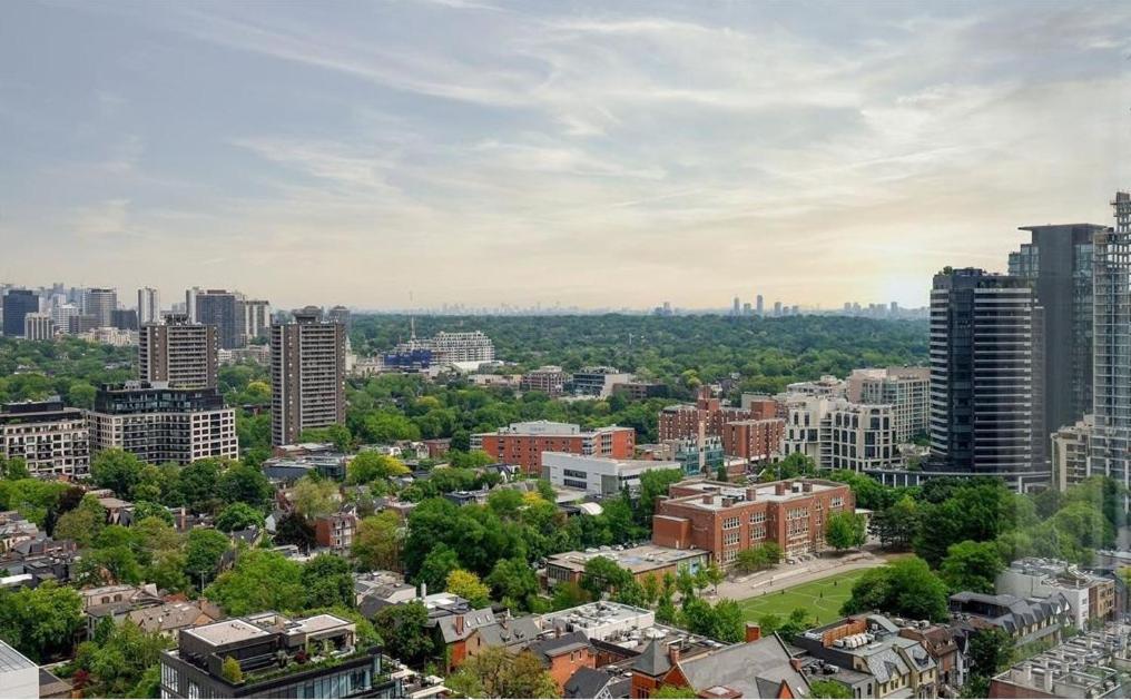 Luxury 3-Beds Apartment in Yorkville with the Best City View in Downtown Toronto