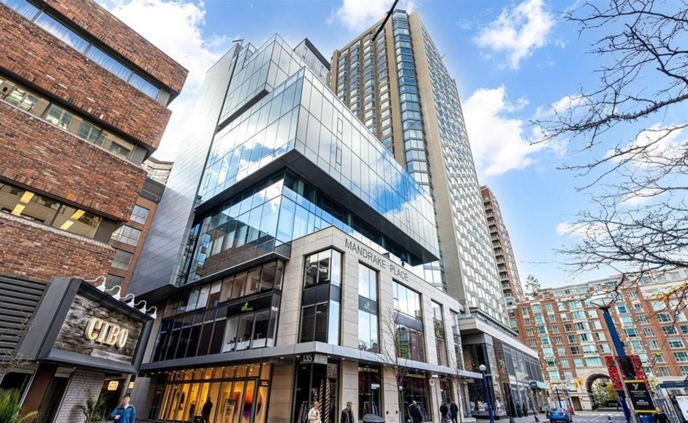 Luxury 3-Beds Apartment in Yorkville with the Best City View in Downtown Toronto
