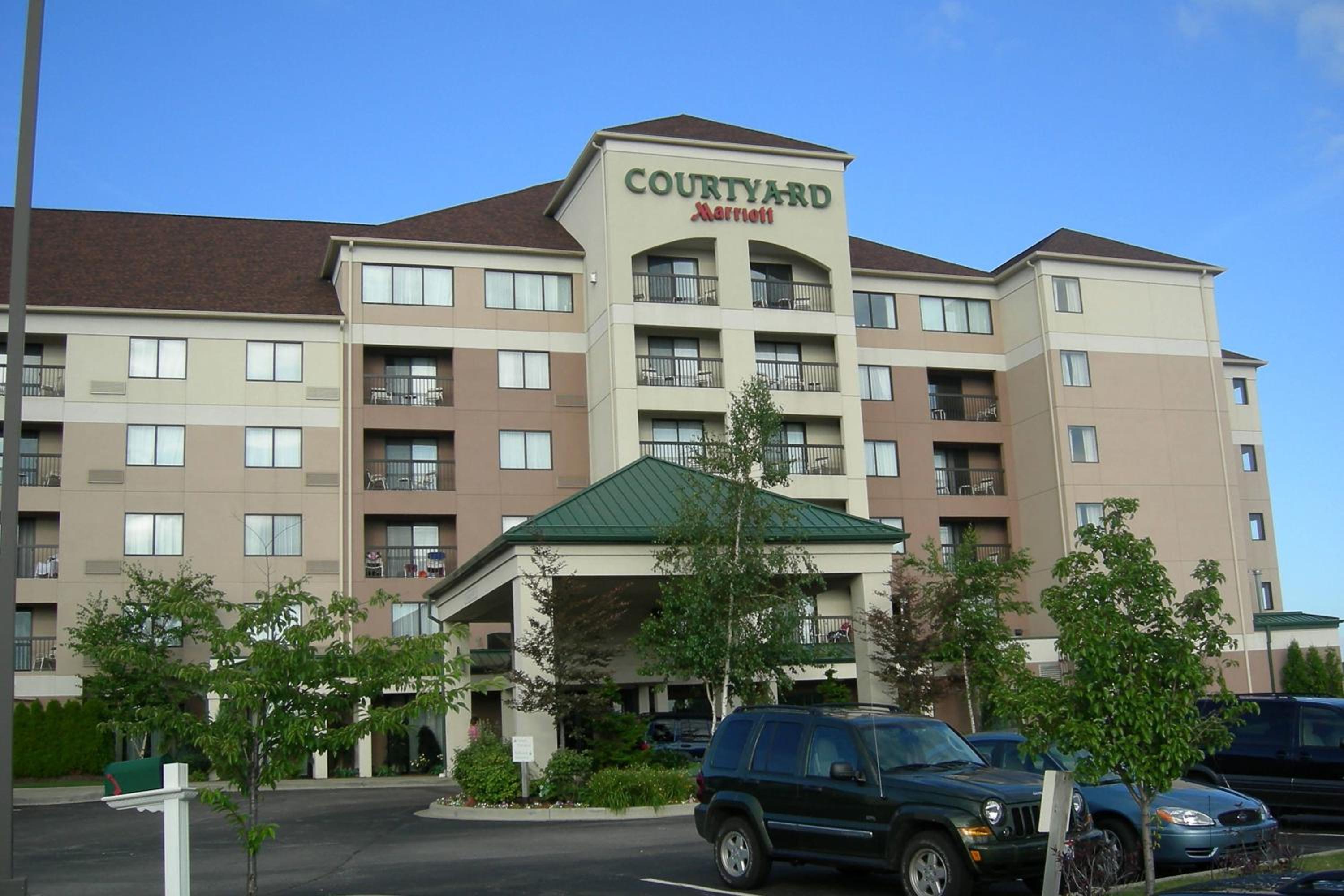Hotel Courtyard by Marriott Erie Ambassador Conference Center - Image 1