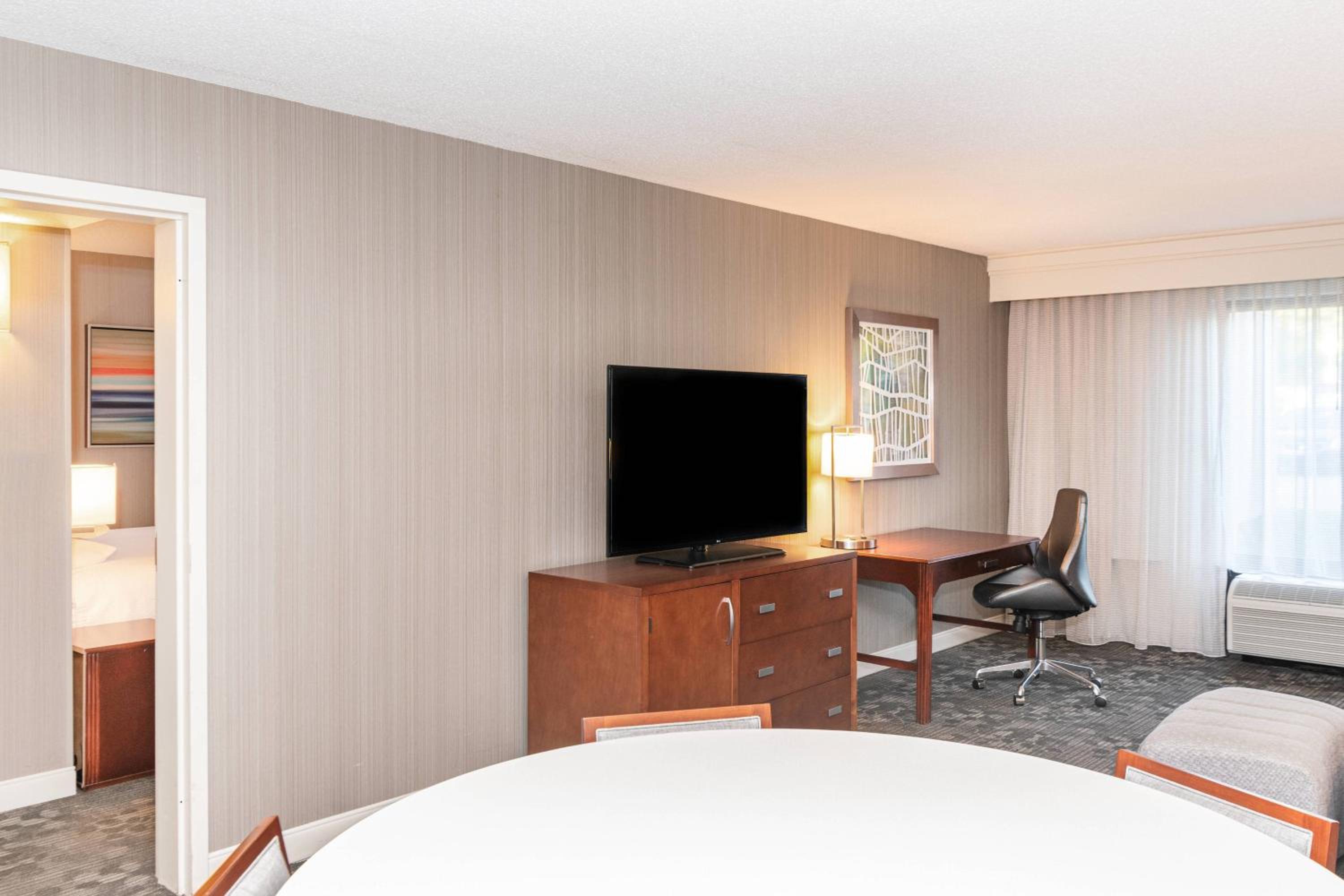 Bloomington Vacations - Courtyard by Marriott Bloomington - Property Image 2