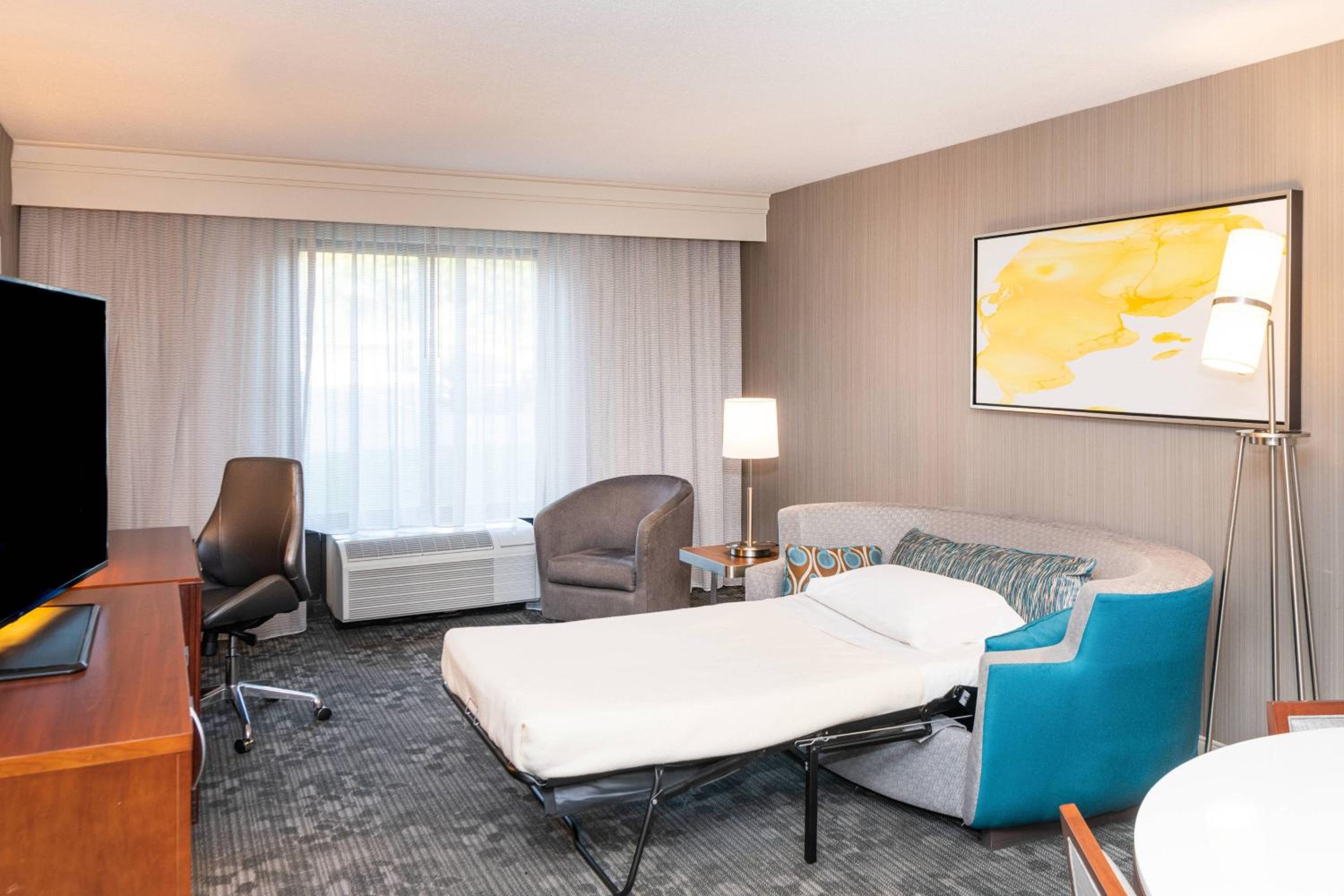 Bloomington Vacations - Courtyard by Marriott Bloomington - Property Image 3