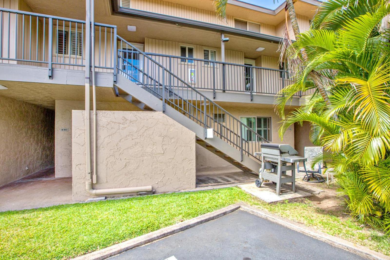 Lokelani Oceanfront 2-Bedroom Condo Recently Remodeled includes Beach Gear and Complimentary Rental Car LOK-B203 by KBM Resorts view 4