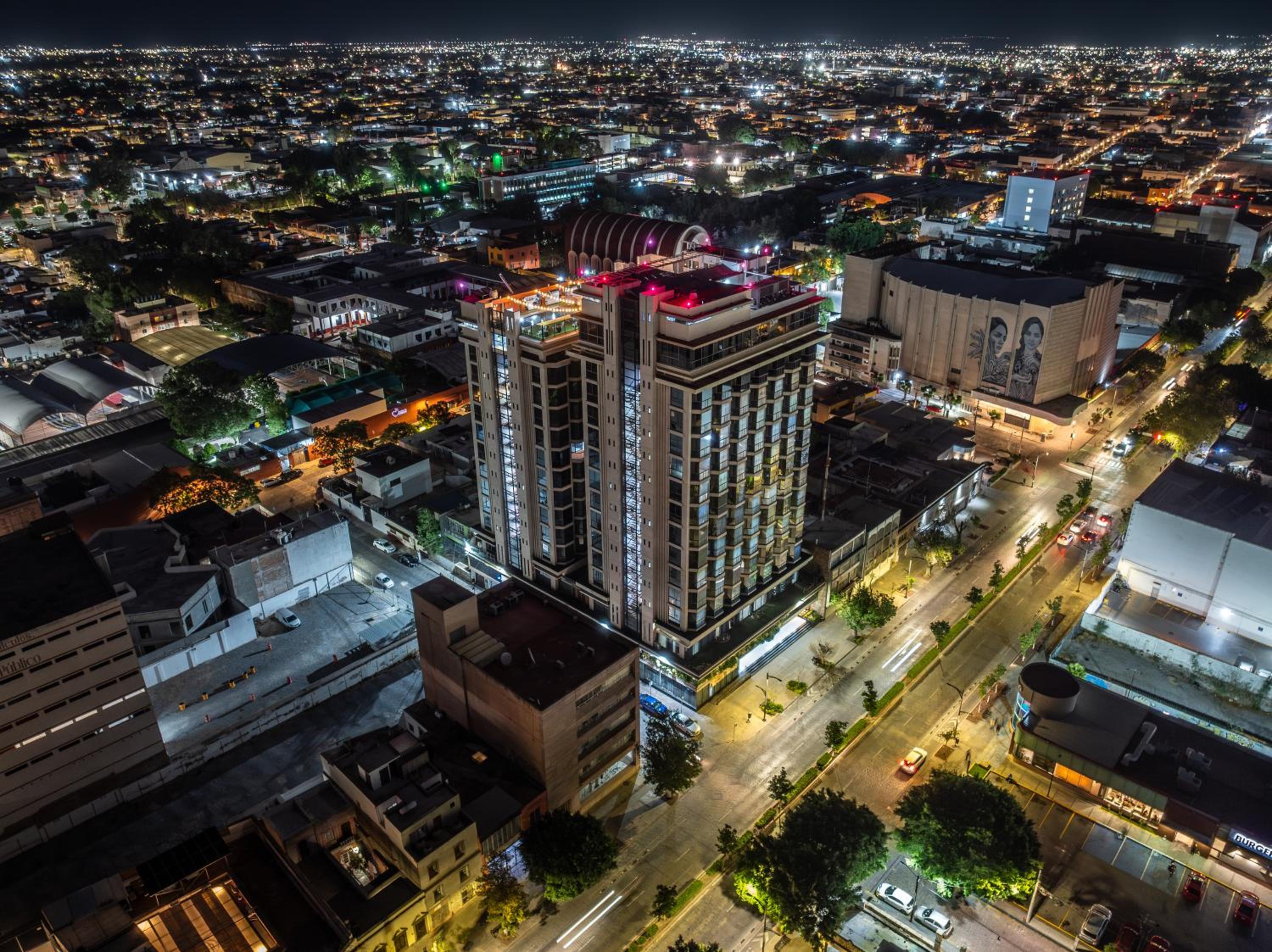 Hotel Real Plaza - Image 1