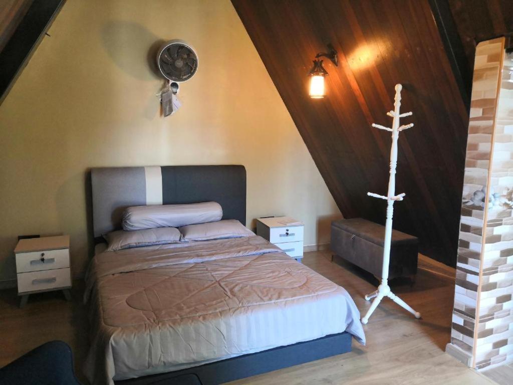 Orkid Chalet Ringlet