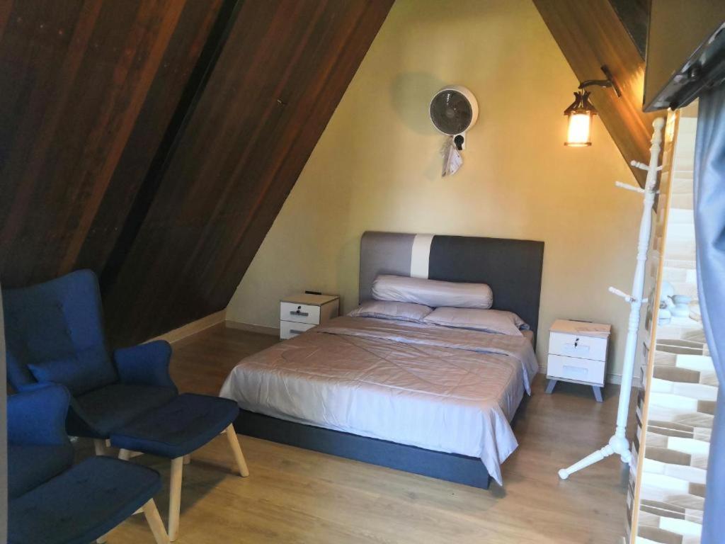 Orkid Chalet Ringlet