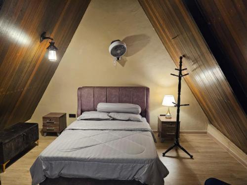 Orkid Chalet Ringlet