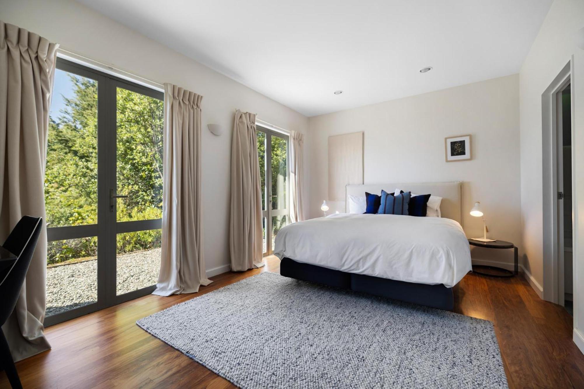 Matau Crest - Luxury Retreat view 2