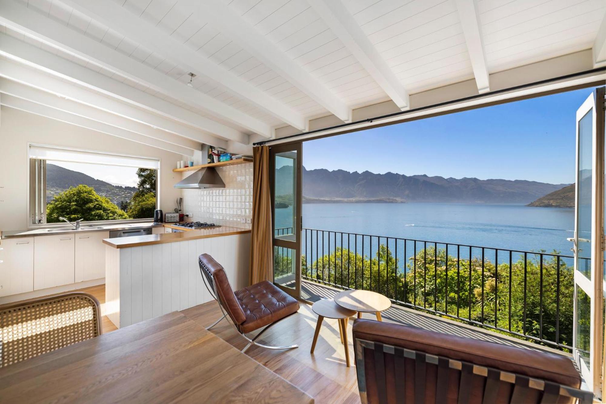 Matau Crest - Luxury Retreat view 3