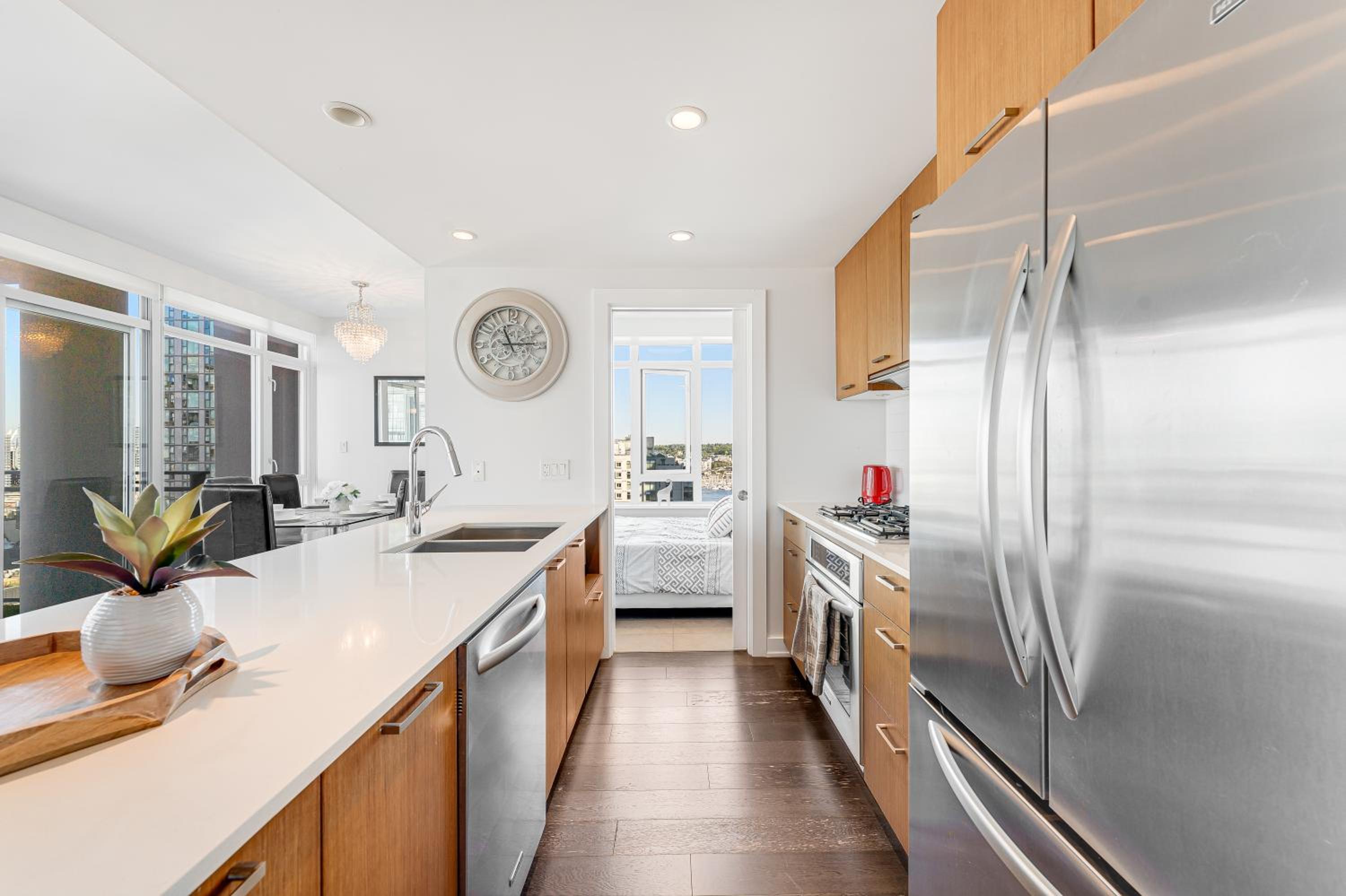 Prime Waterfront Living 2 Bedroom Apartment with Breathtaking City Views