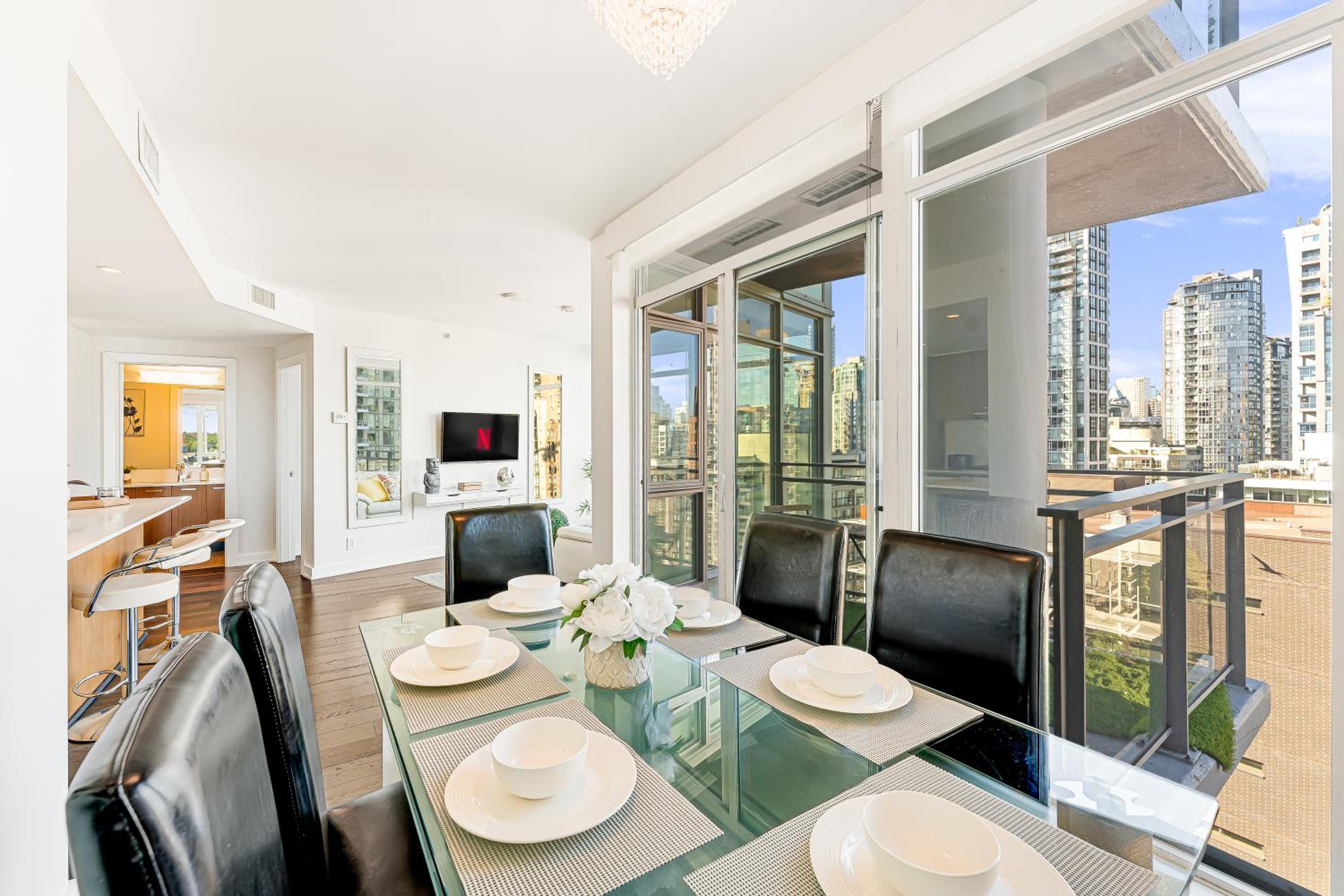 Prime Waterfront Living 2 Bedroom Apartment with Breathtaking City Views
