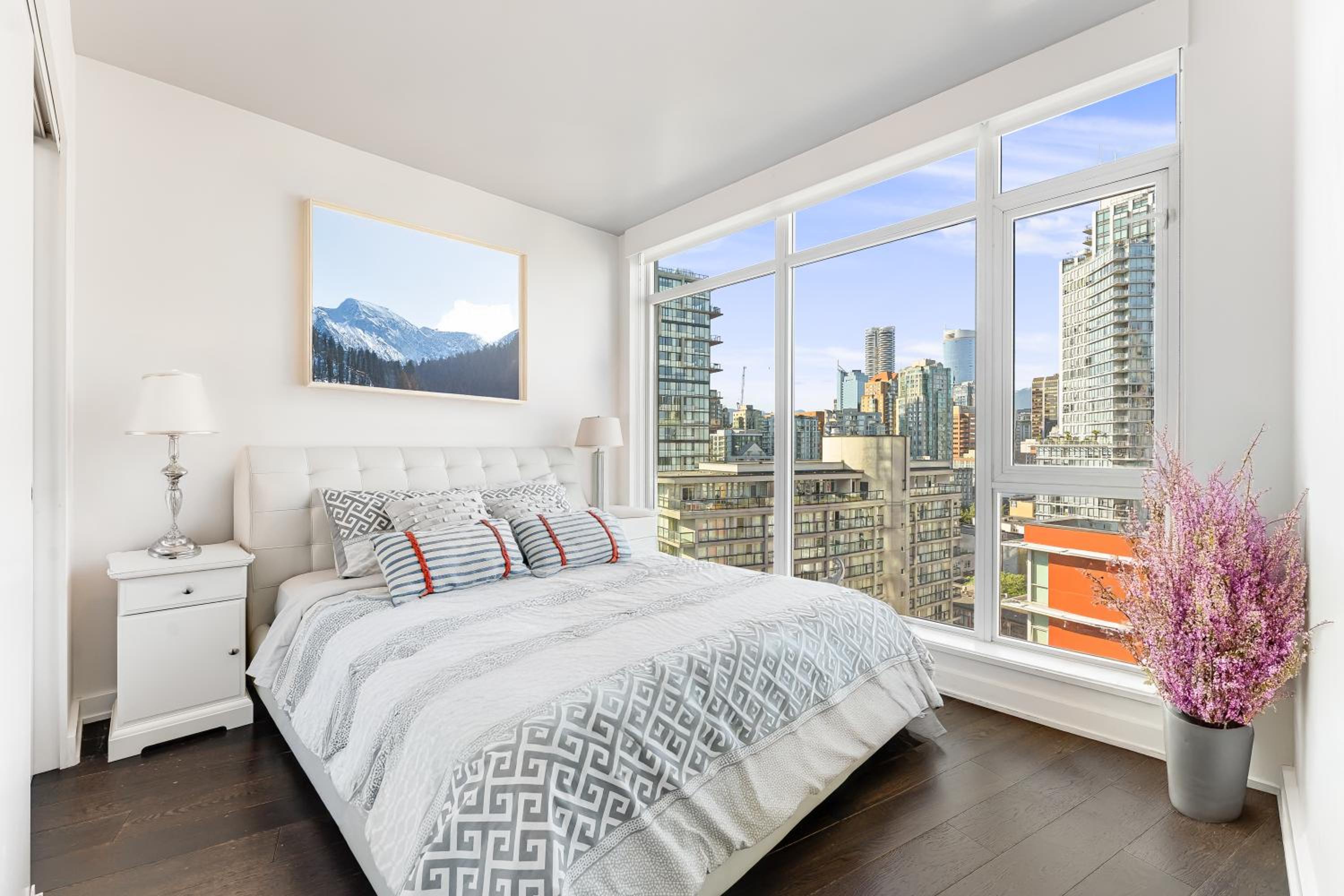 Prime Waterfront Living 2 Bedroom Apartment with Breathtaking City Views