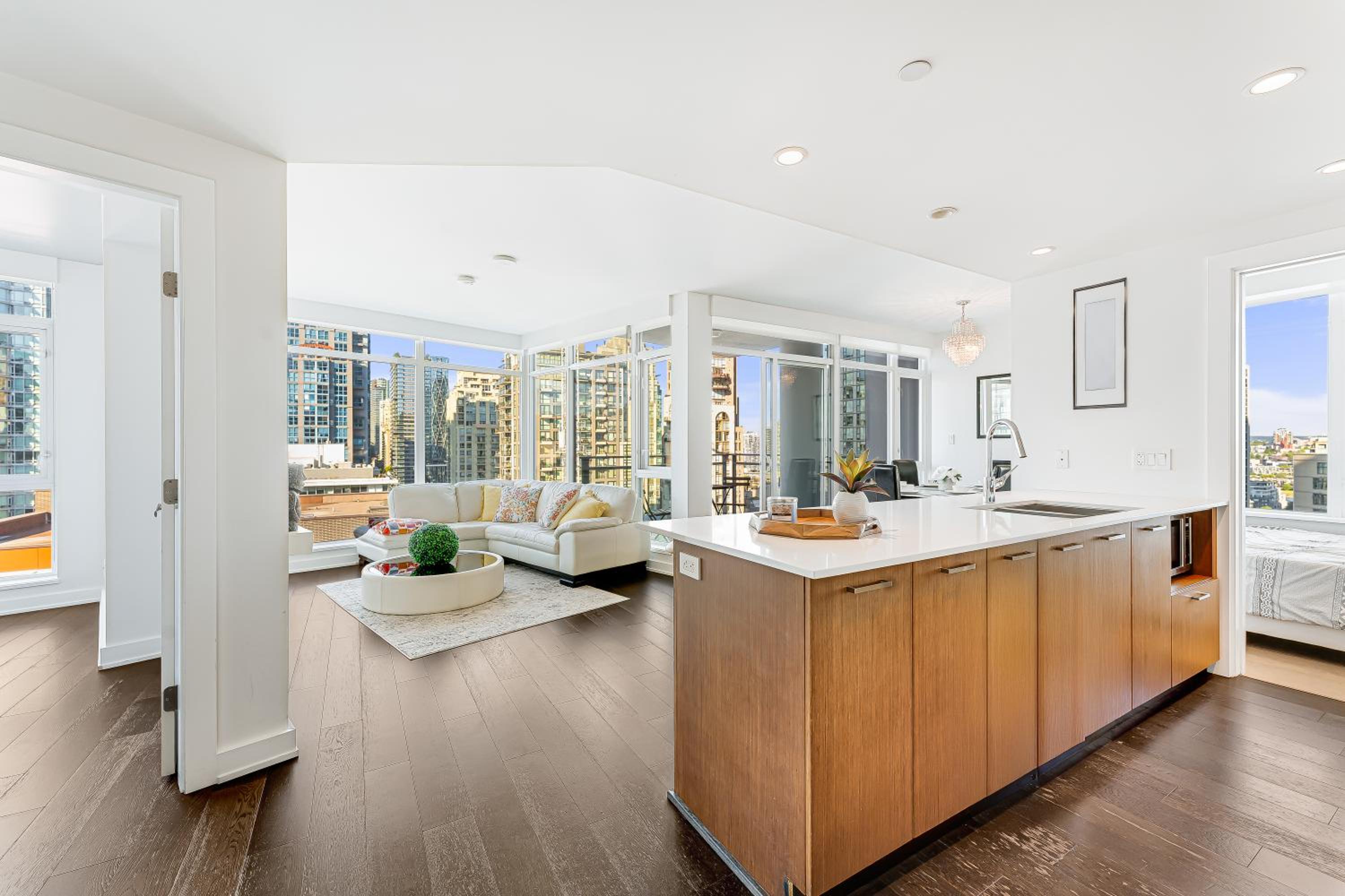 Prime Waterfront Living 2 Bedroom Apartment with Breathtaking City Views
