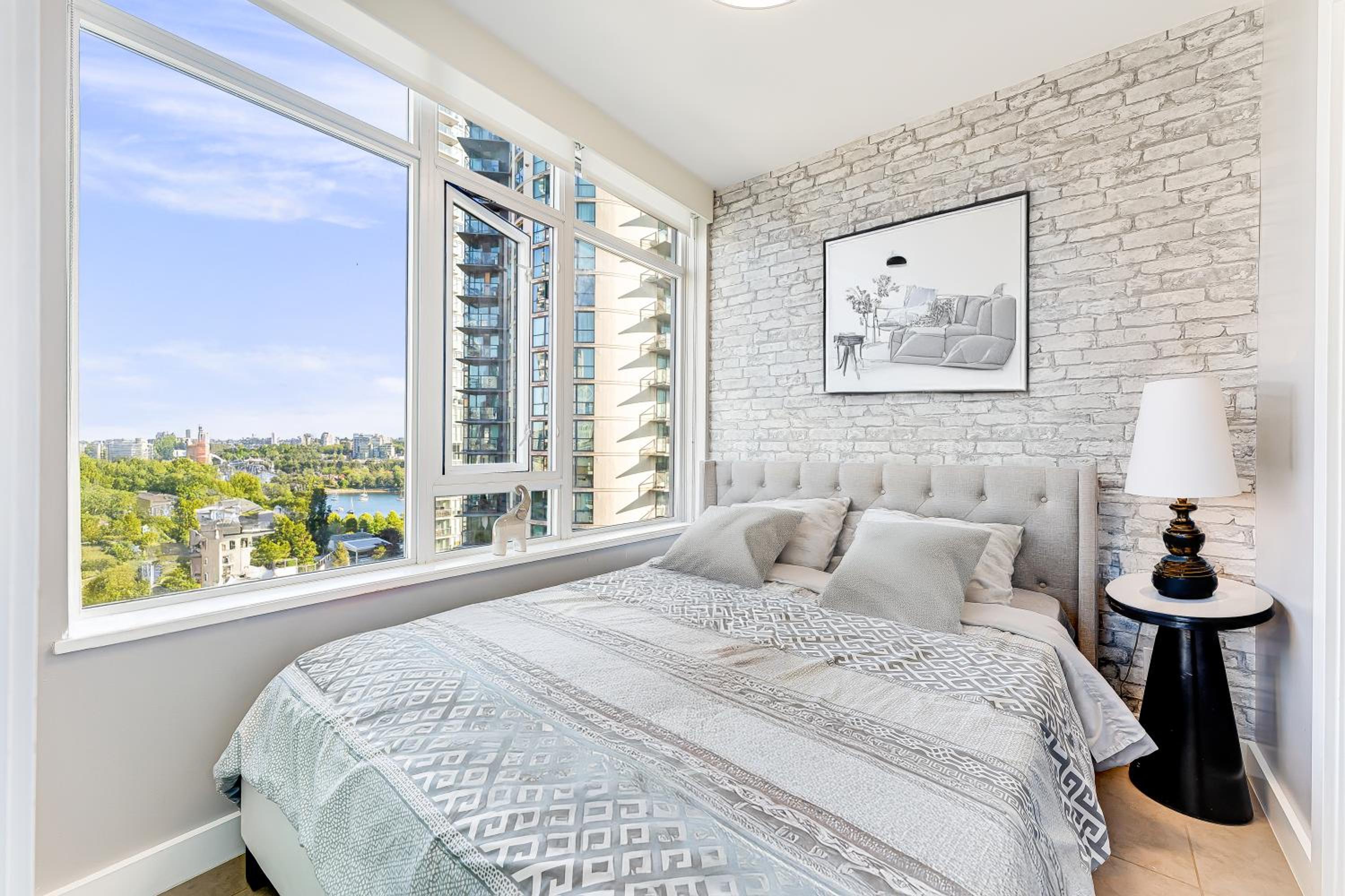 Prime Waterfront Living 2 Bedroom Apartment with Breathtaking City Views