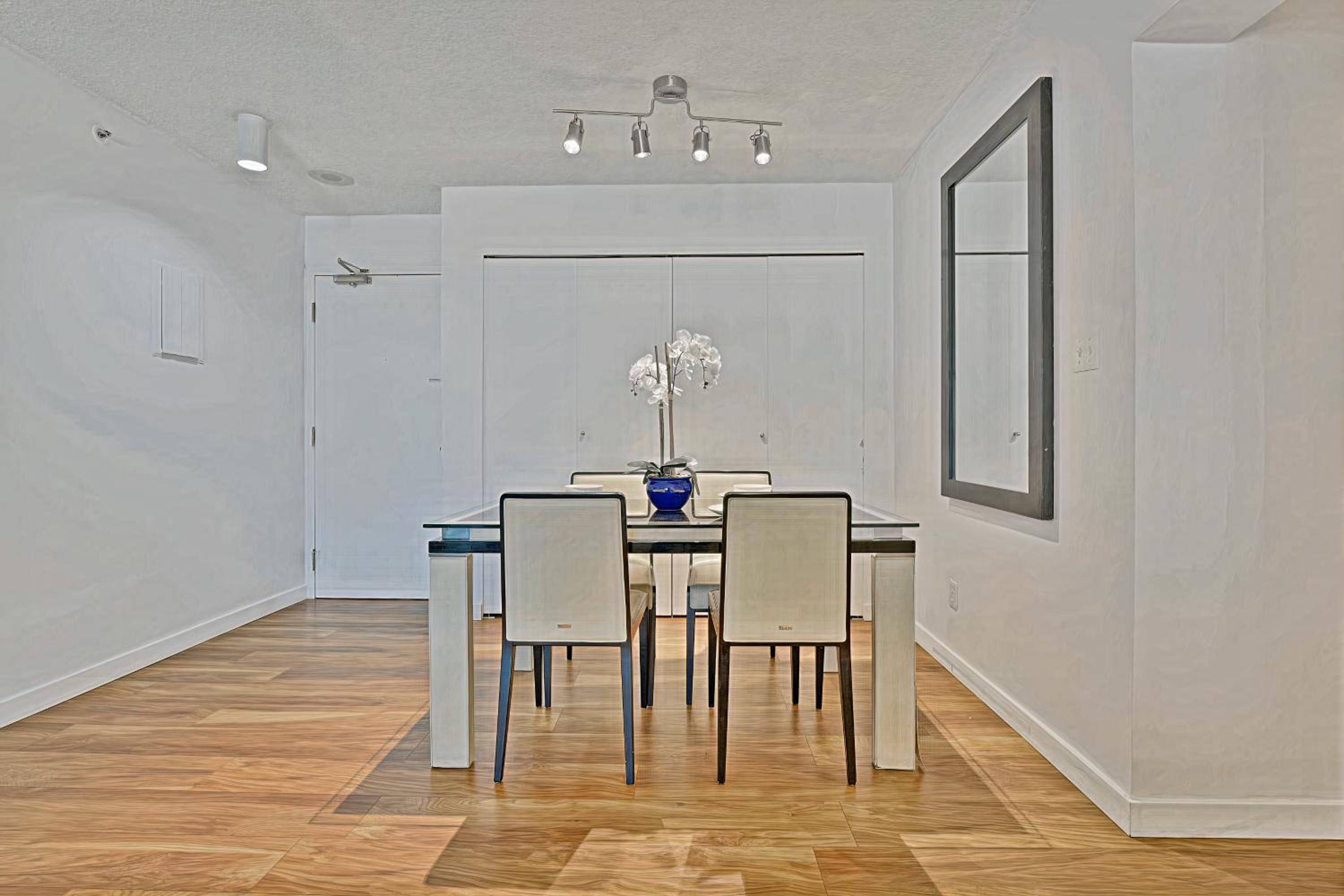 Perfectly Located 2 Bedroom Apartment with Urban Convenience