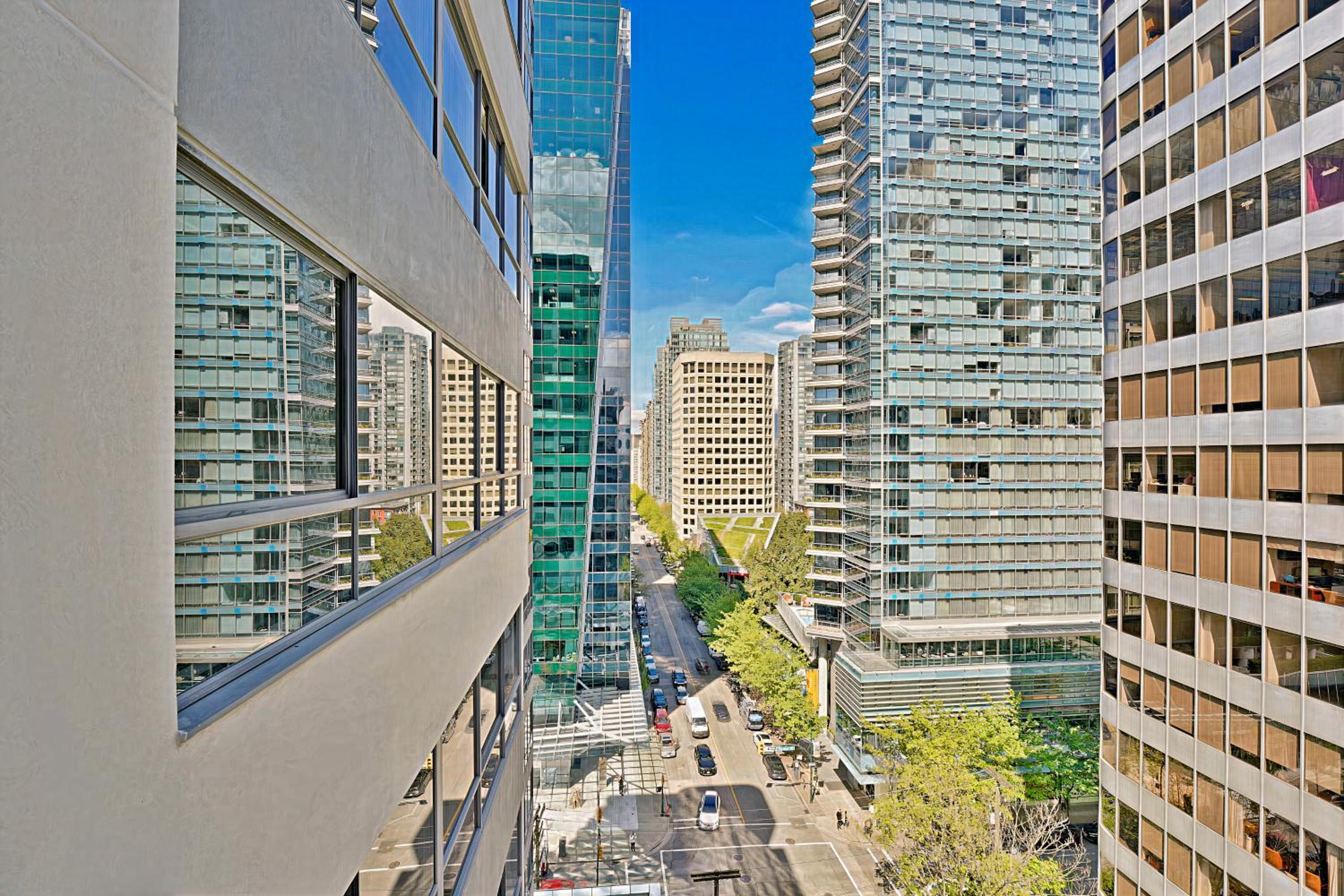 Perfectly Located 2 Bedroom Apartment with Urban Convenience