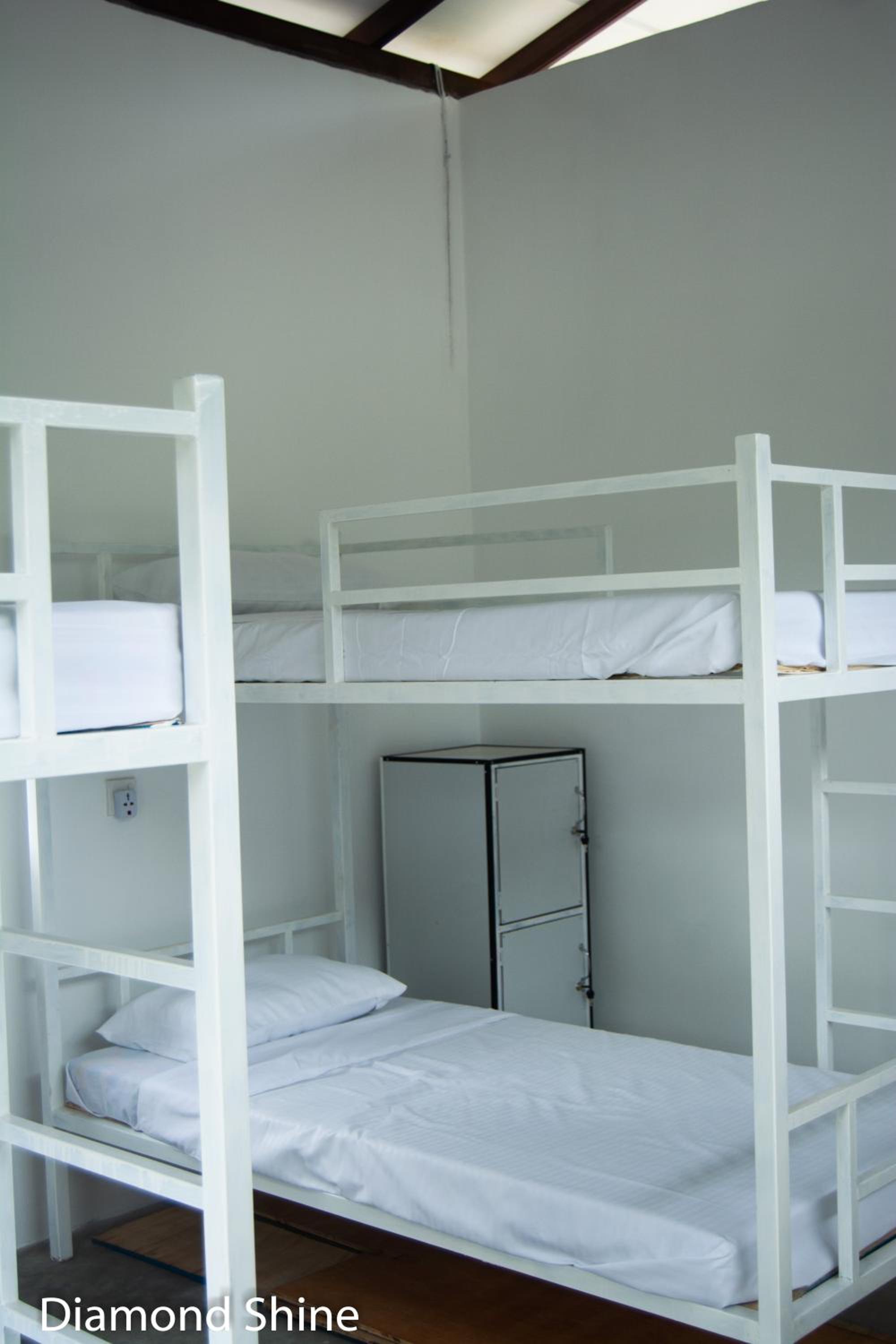 Diamond shine hostal and bunk beds view 4